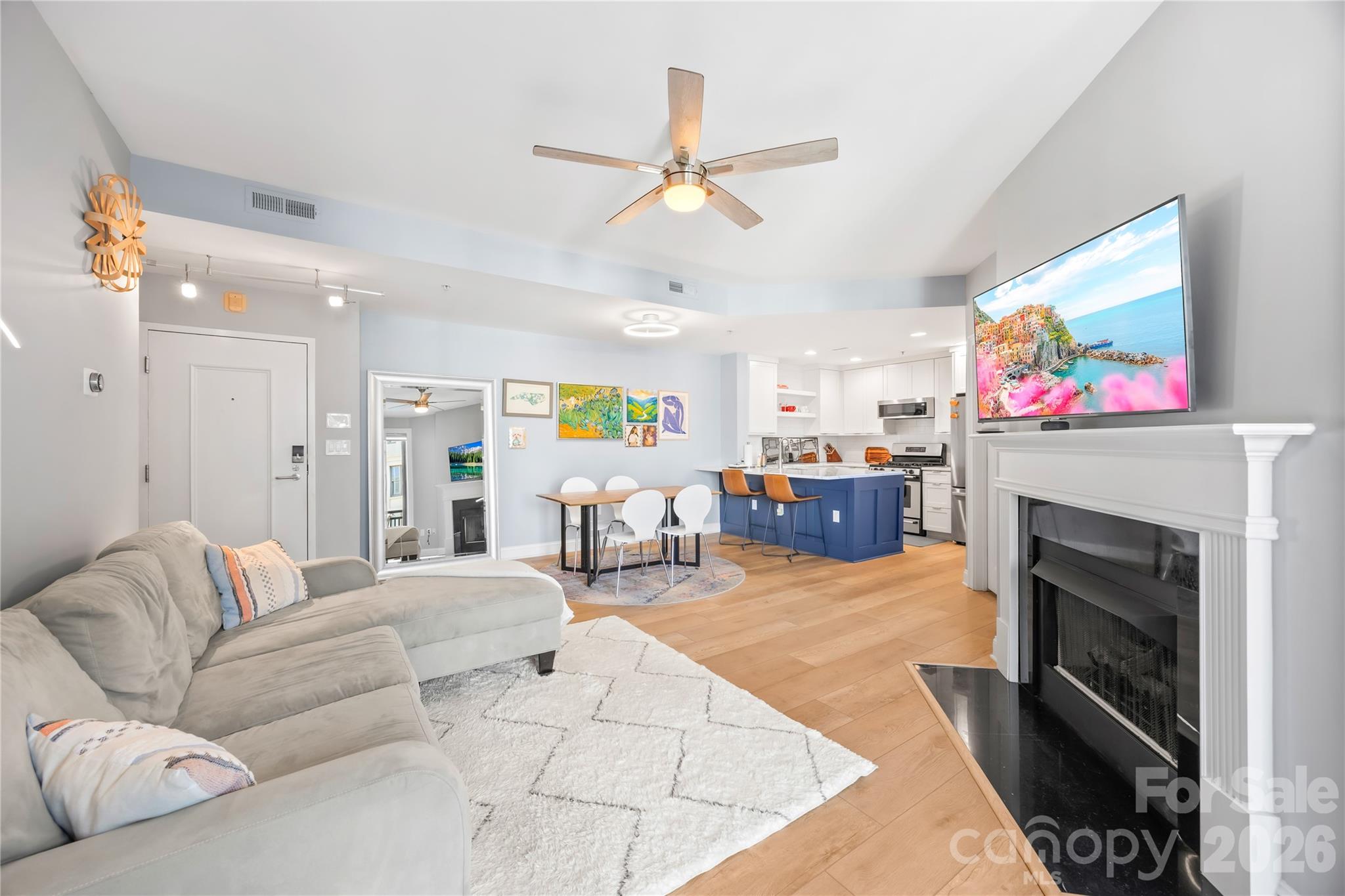 718 W Trade Street Unit: 603