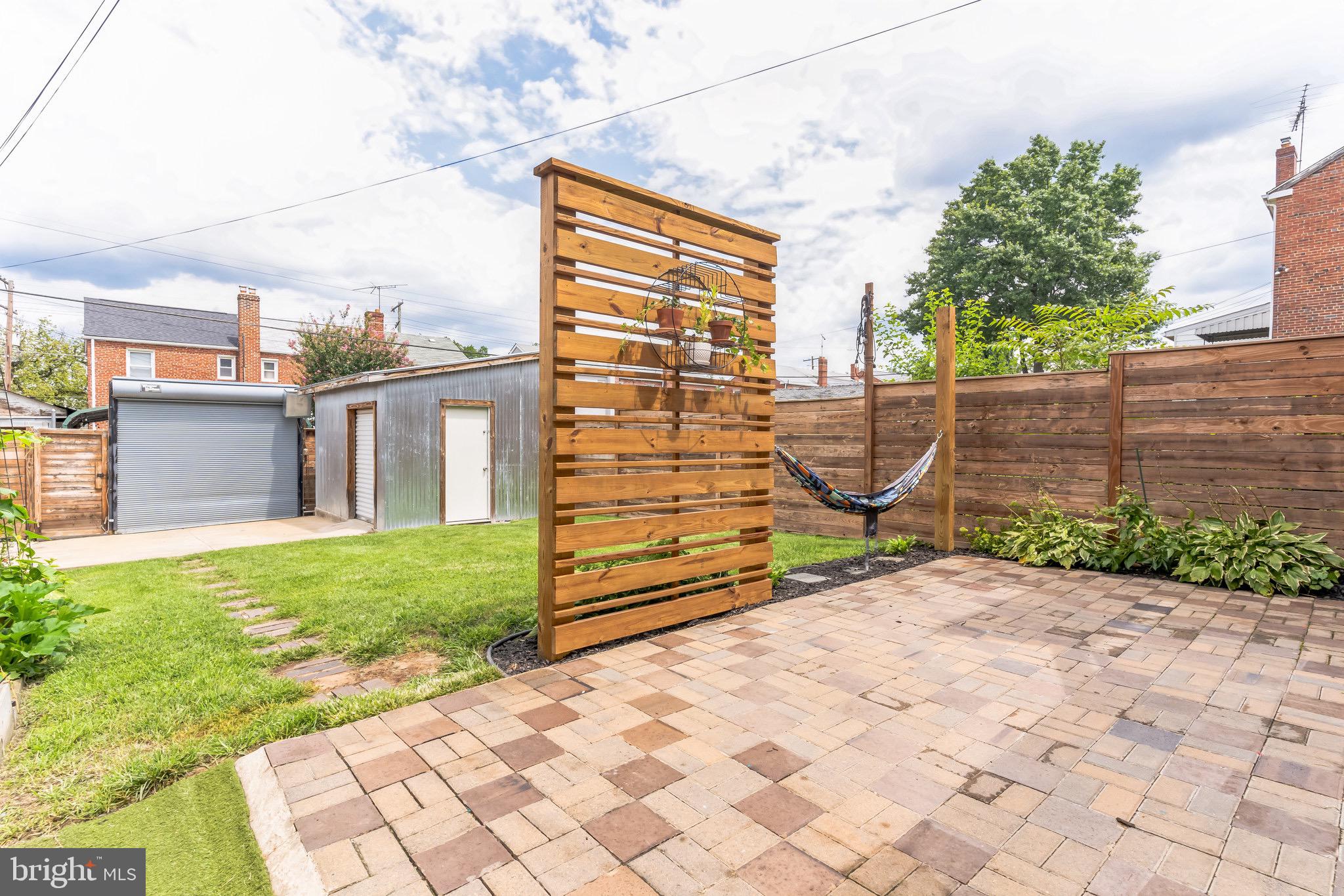 1822 T St SE