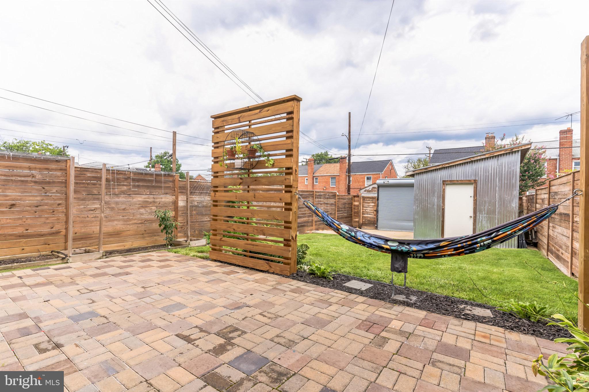 1822 T St SE