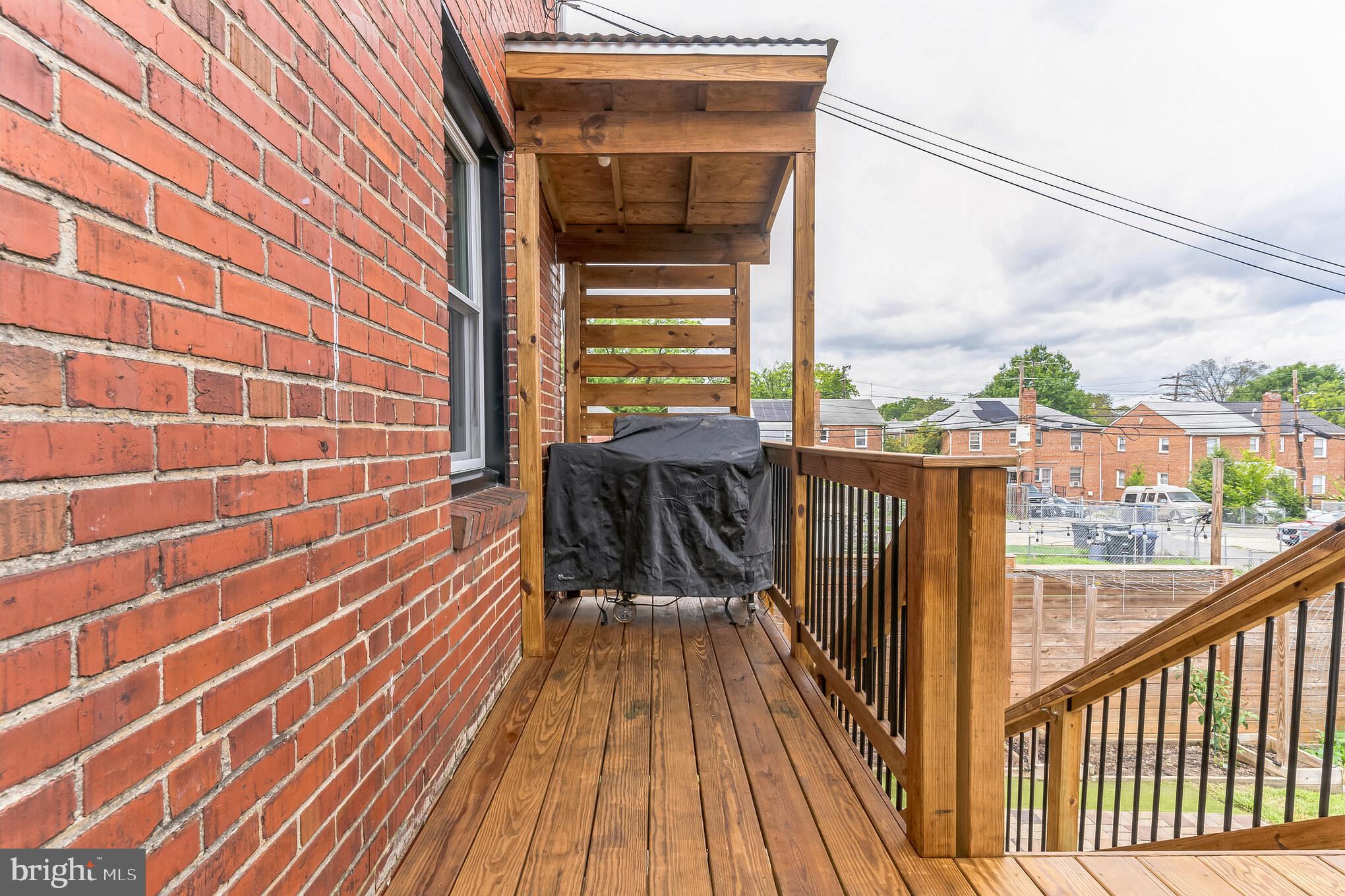 1822 T St SE
