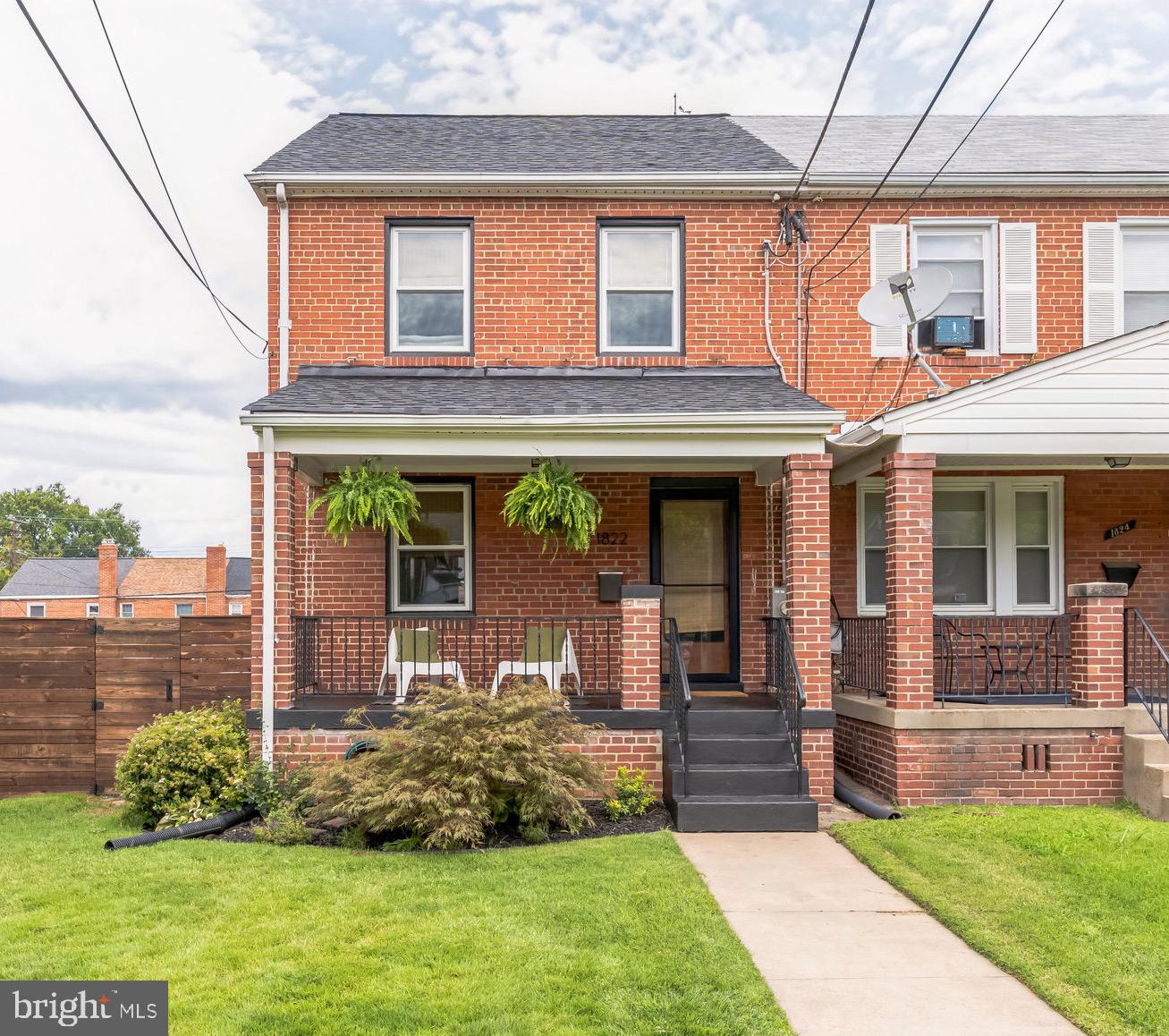 1822 T St SE