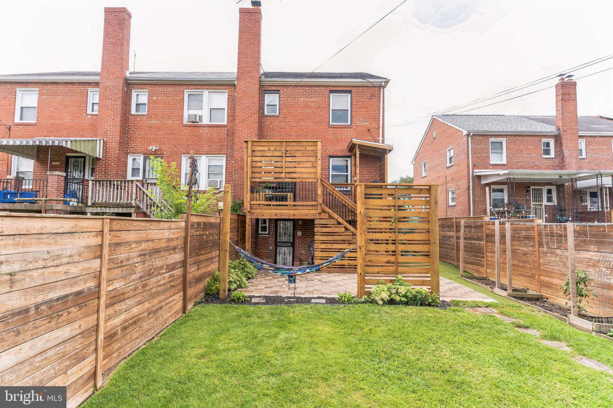 1822 T St SE