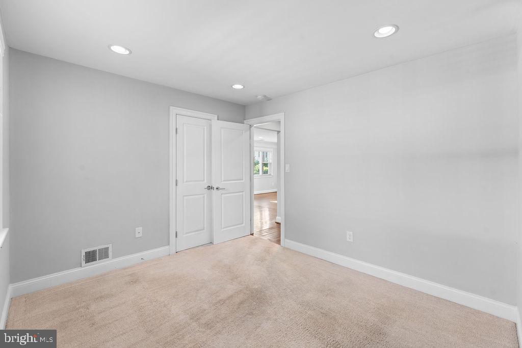 5803 RAVENSWOOD ROAD