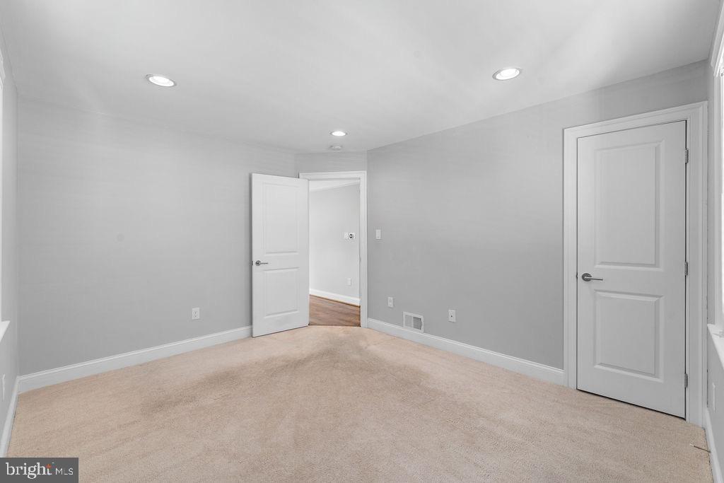 5803 RAVENSWOOD ROAD