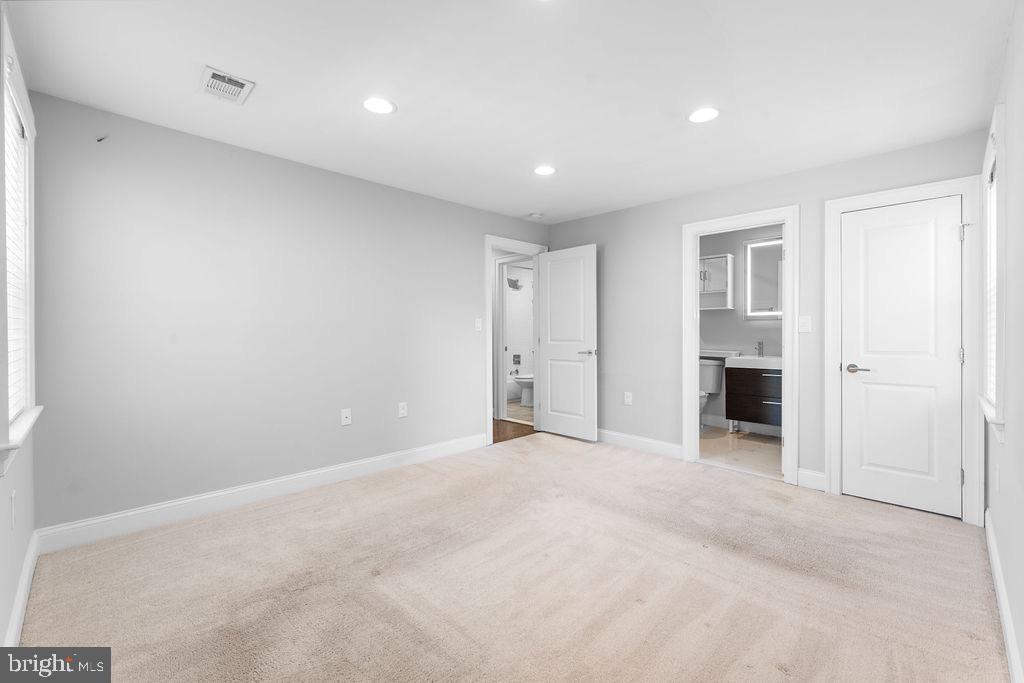 5803 RAVENSWOOD ROAD