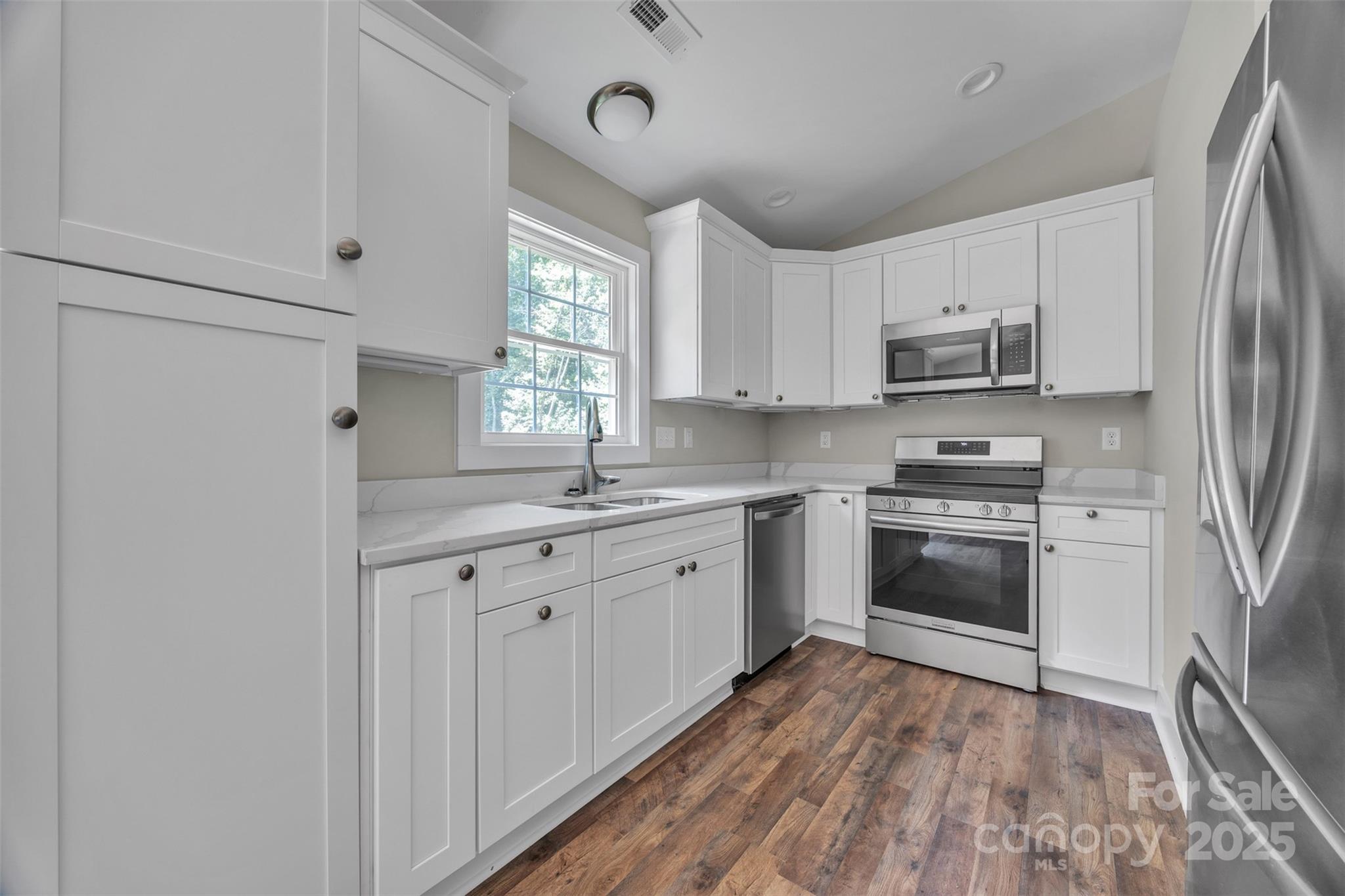 2349 Ellen Street Unit: 27