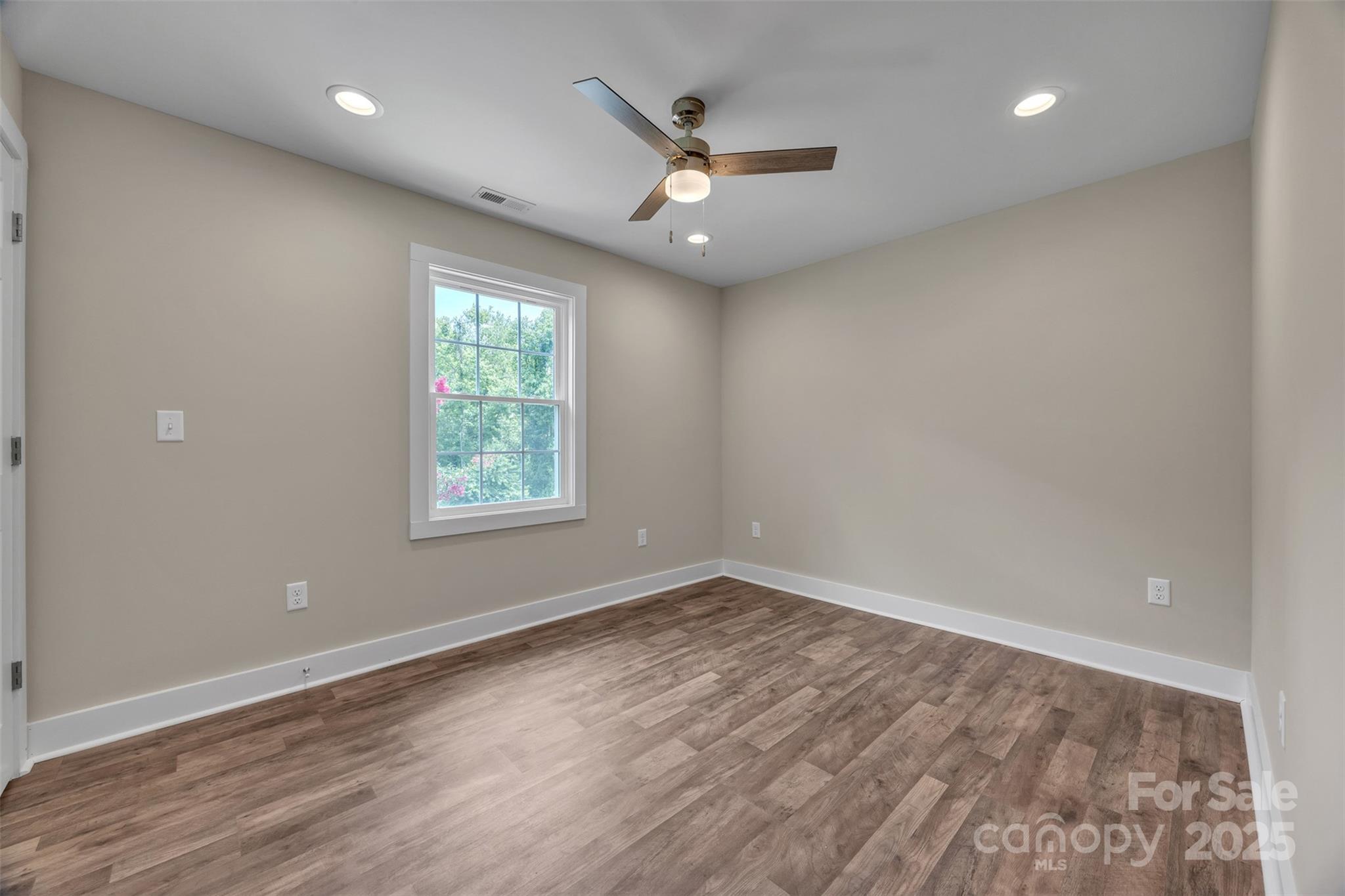 2349 Ellen Street Unit: 27
