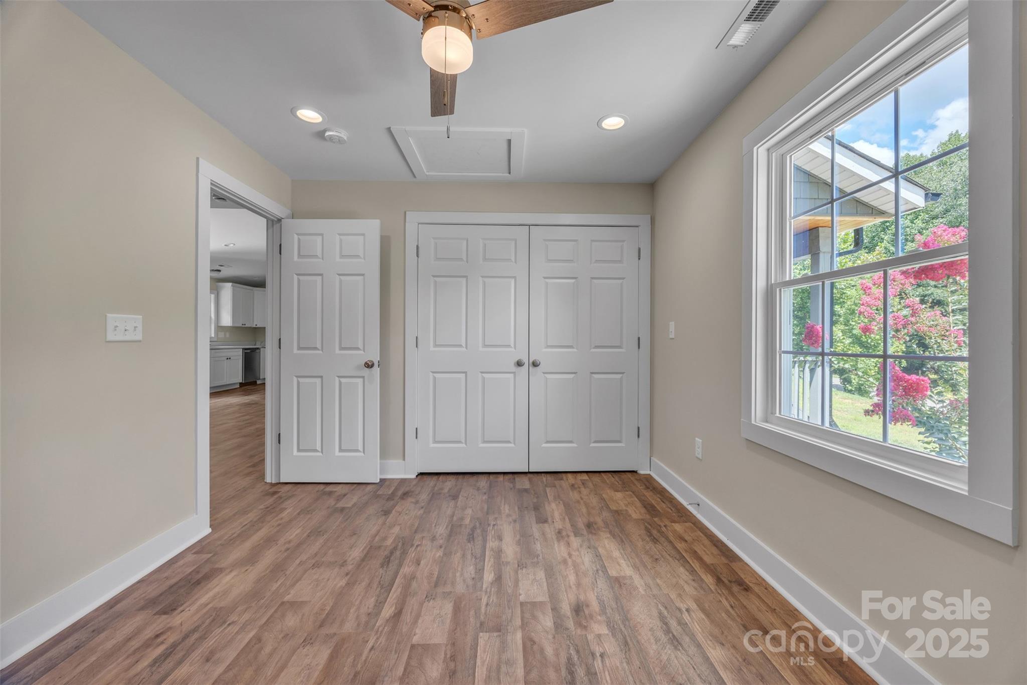 2349 Ellen Street Unit: 27