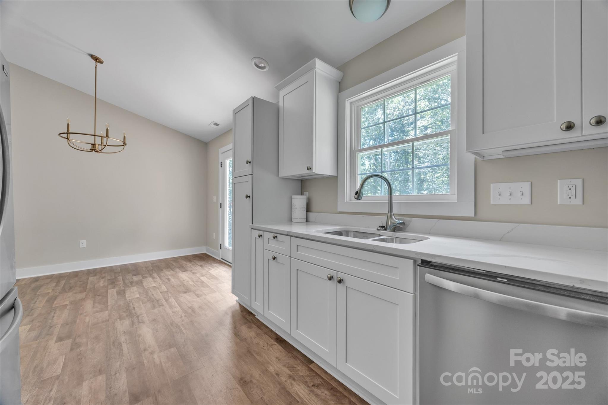 2349 Ellen Street Unit: 27