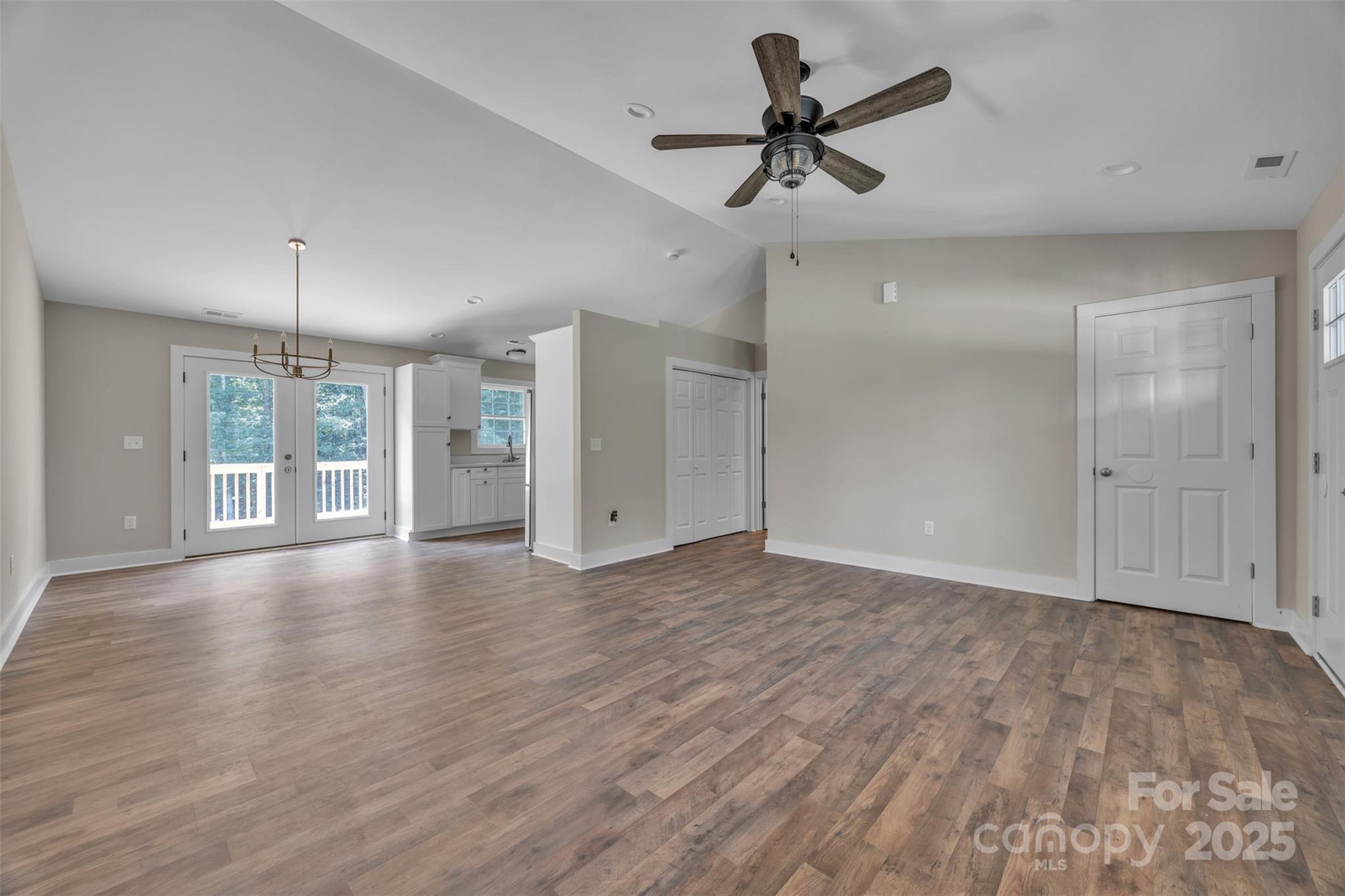 2349 Ellen Street Unit: 27