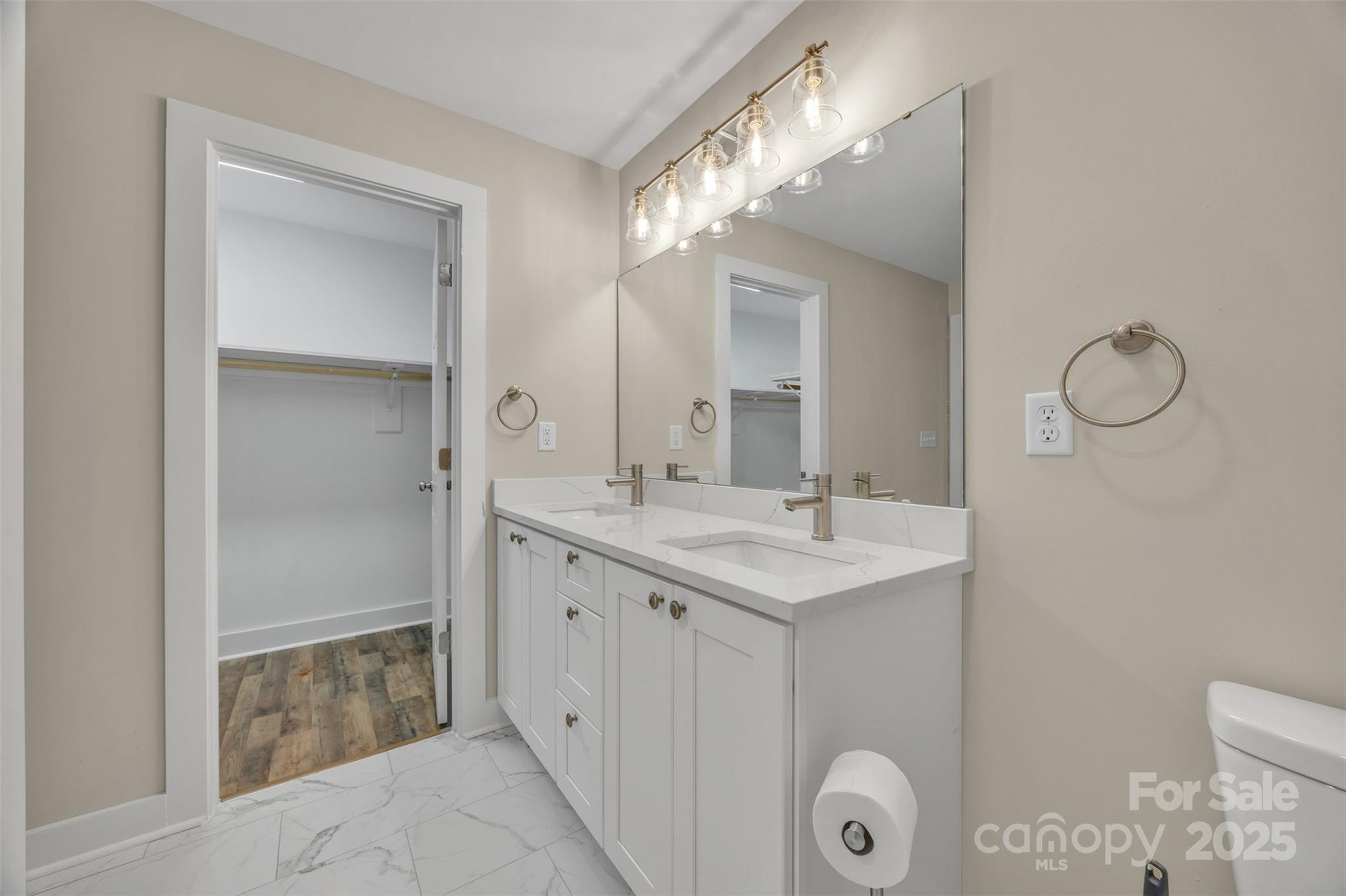 2349 Ellen Street Unit: 27