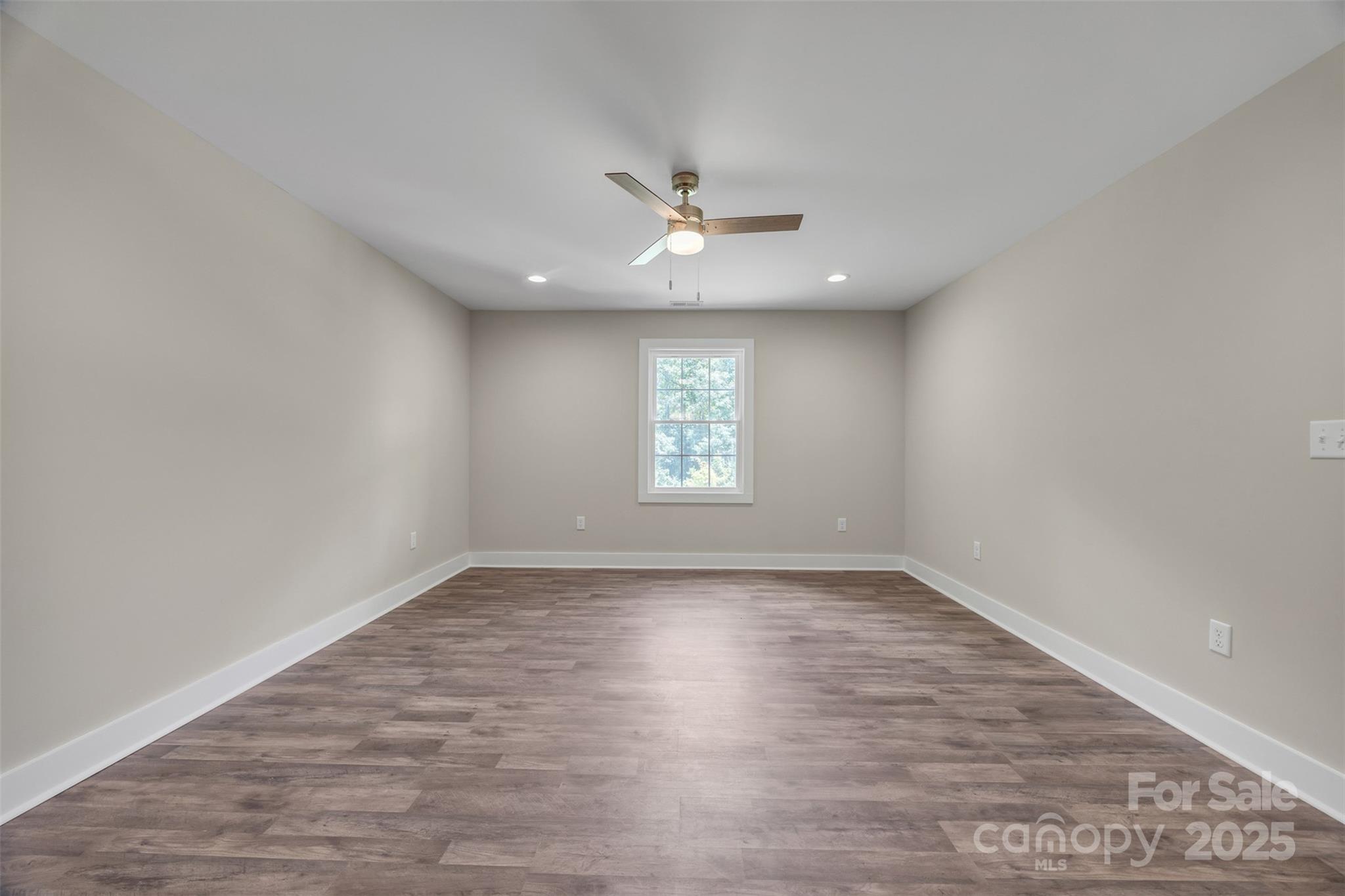 2349 Ellen Street Unit: 27