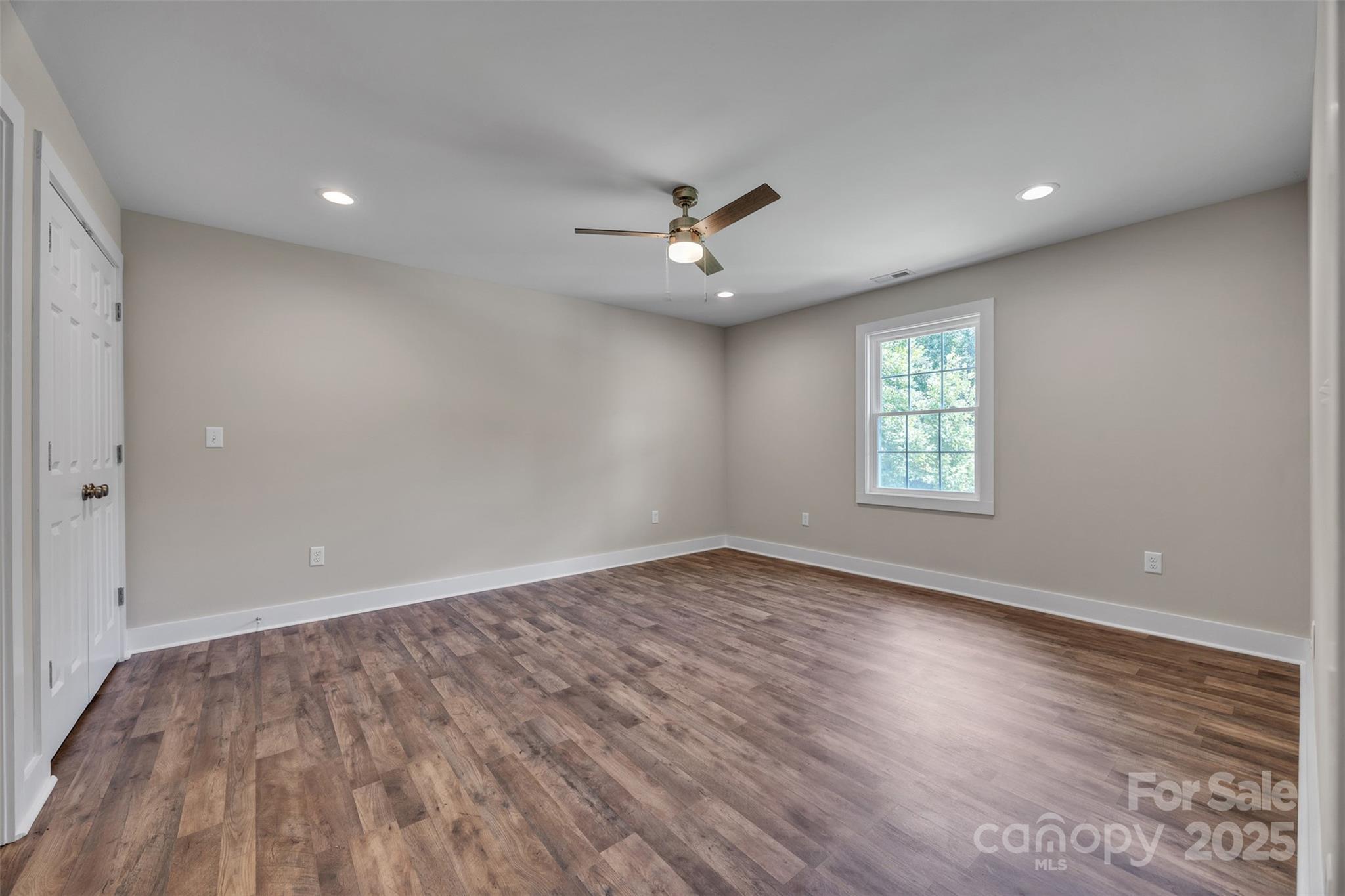 2349 Ellen Street Unit: 27