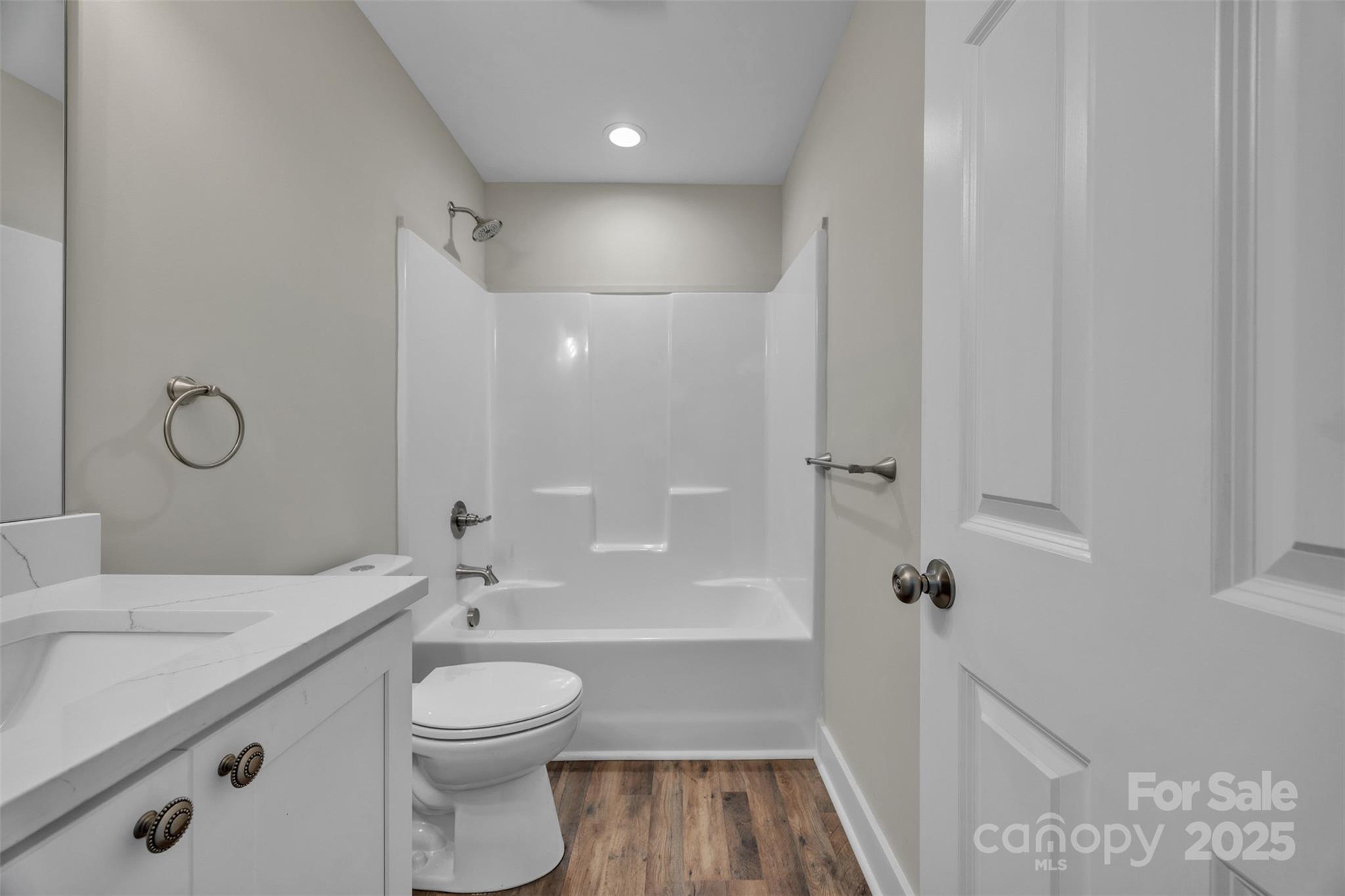 2349 Ellen Street Unit: 27