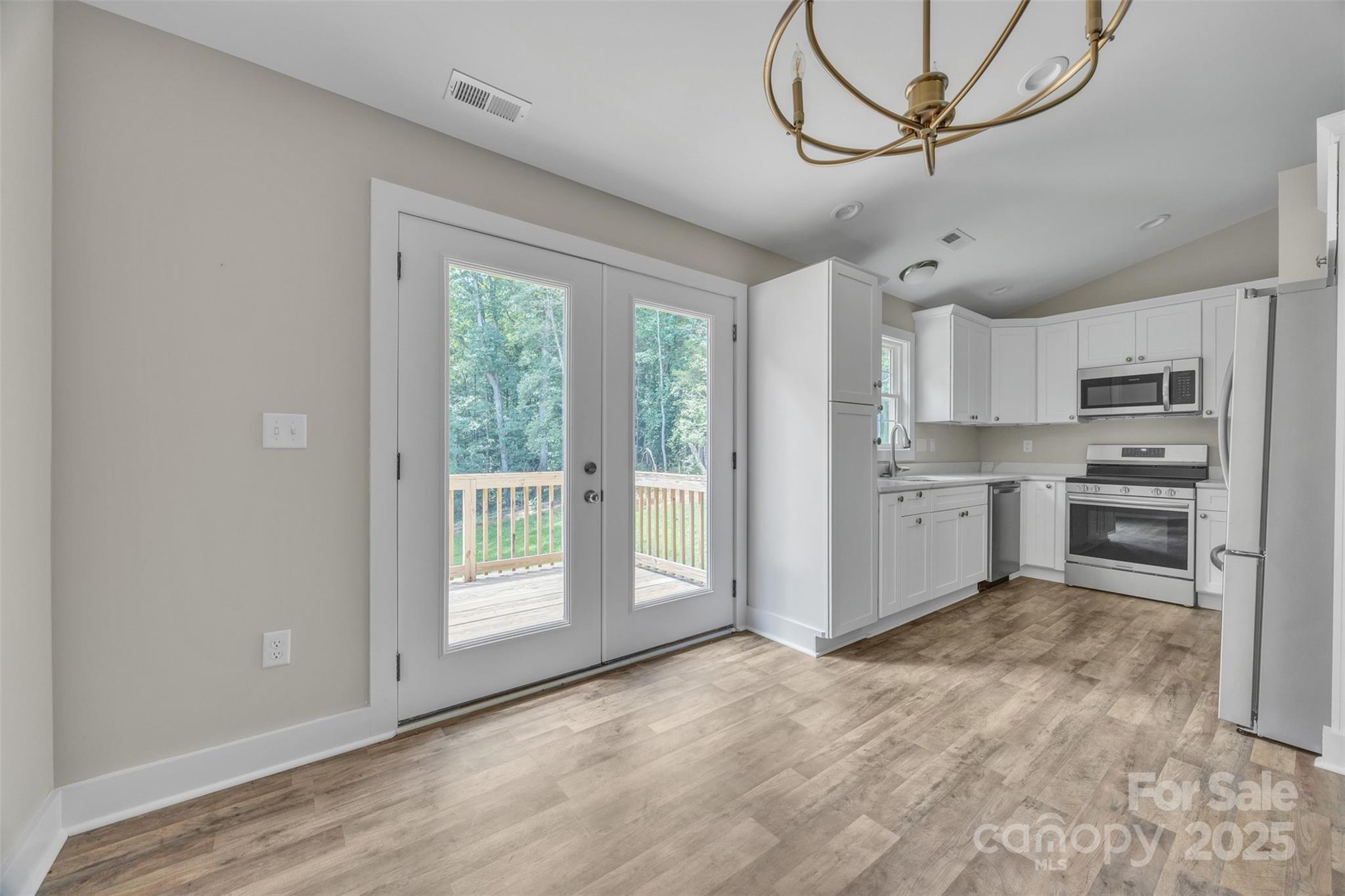 2349 Ellen Street Unit: 27