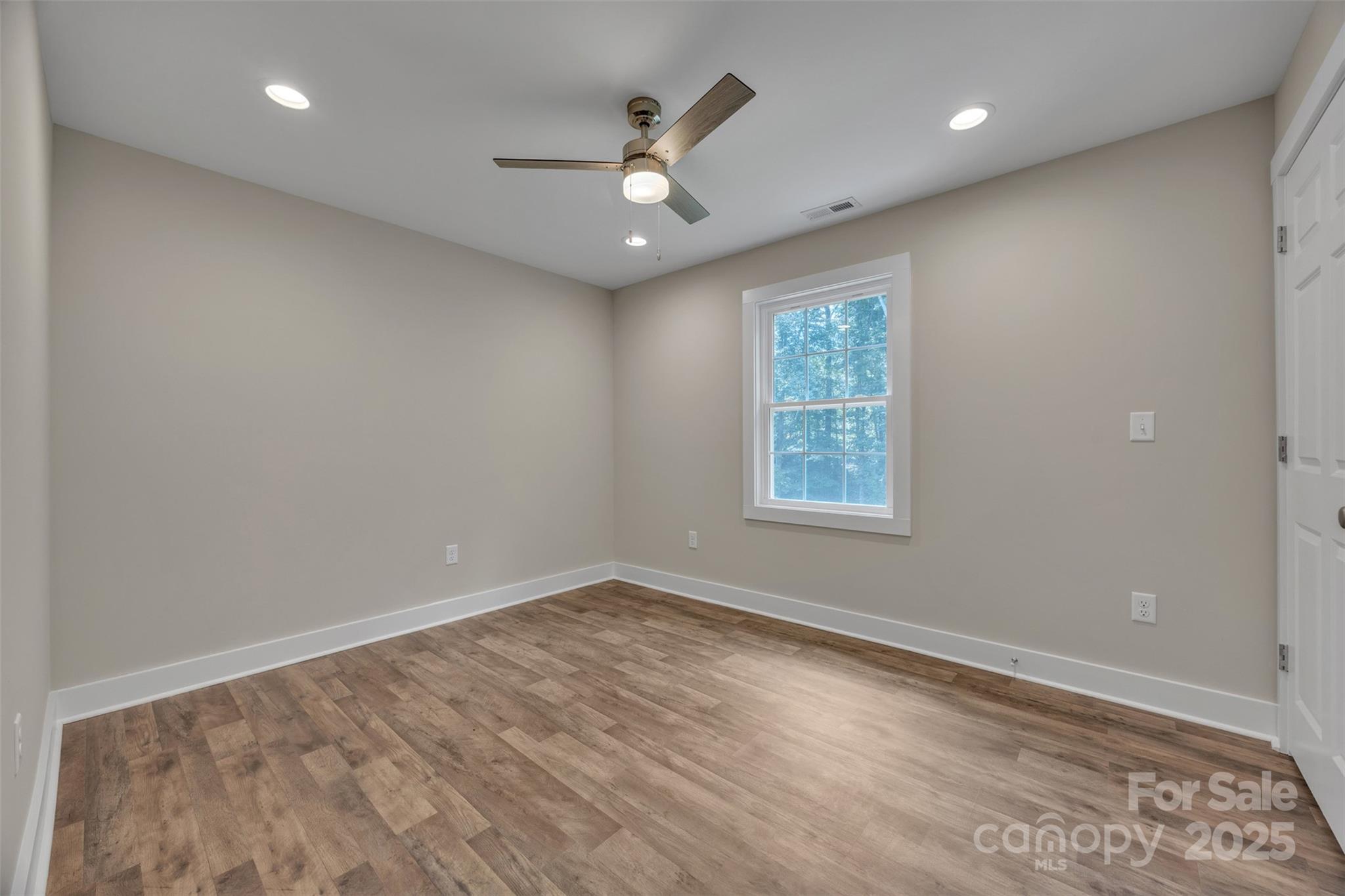 2349 Ellen Street Unit: 27