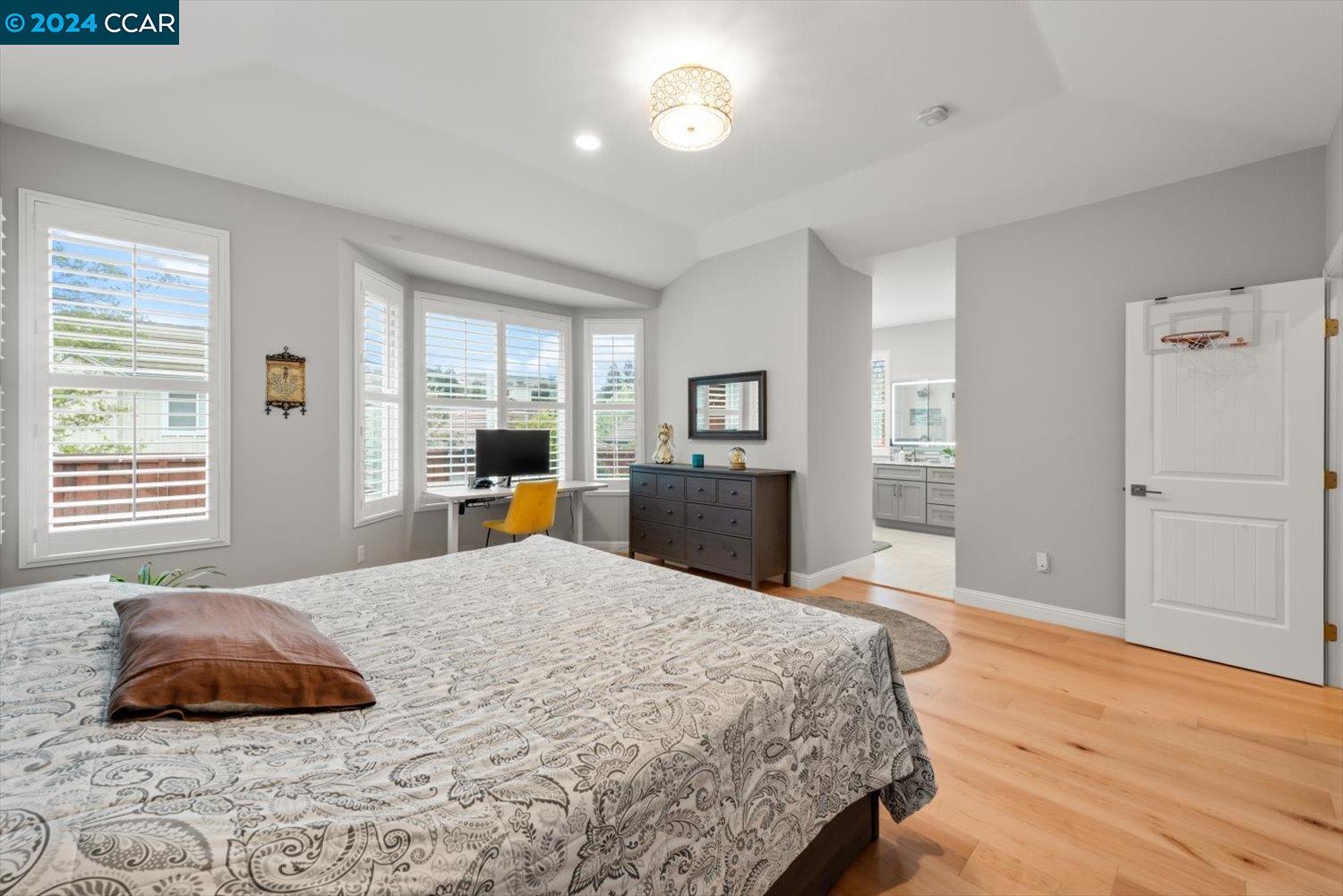 6022 Golden Eagle Way