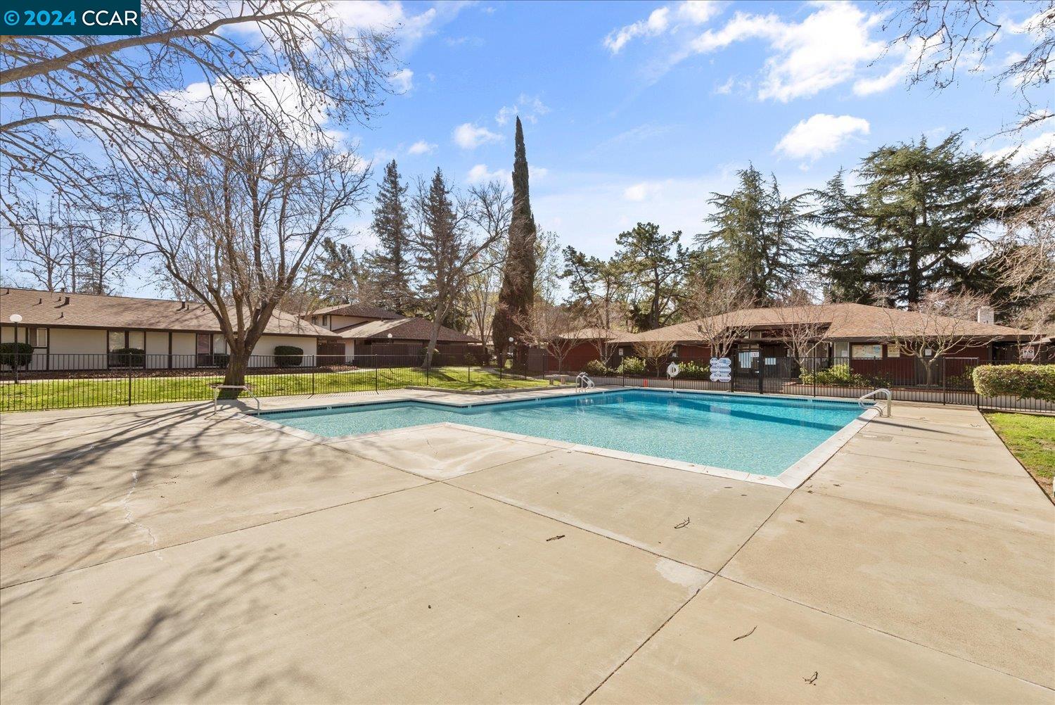 5458 Roundtree Dr # B