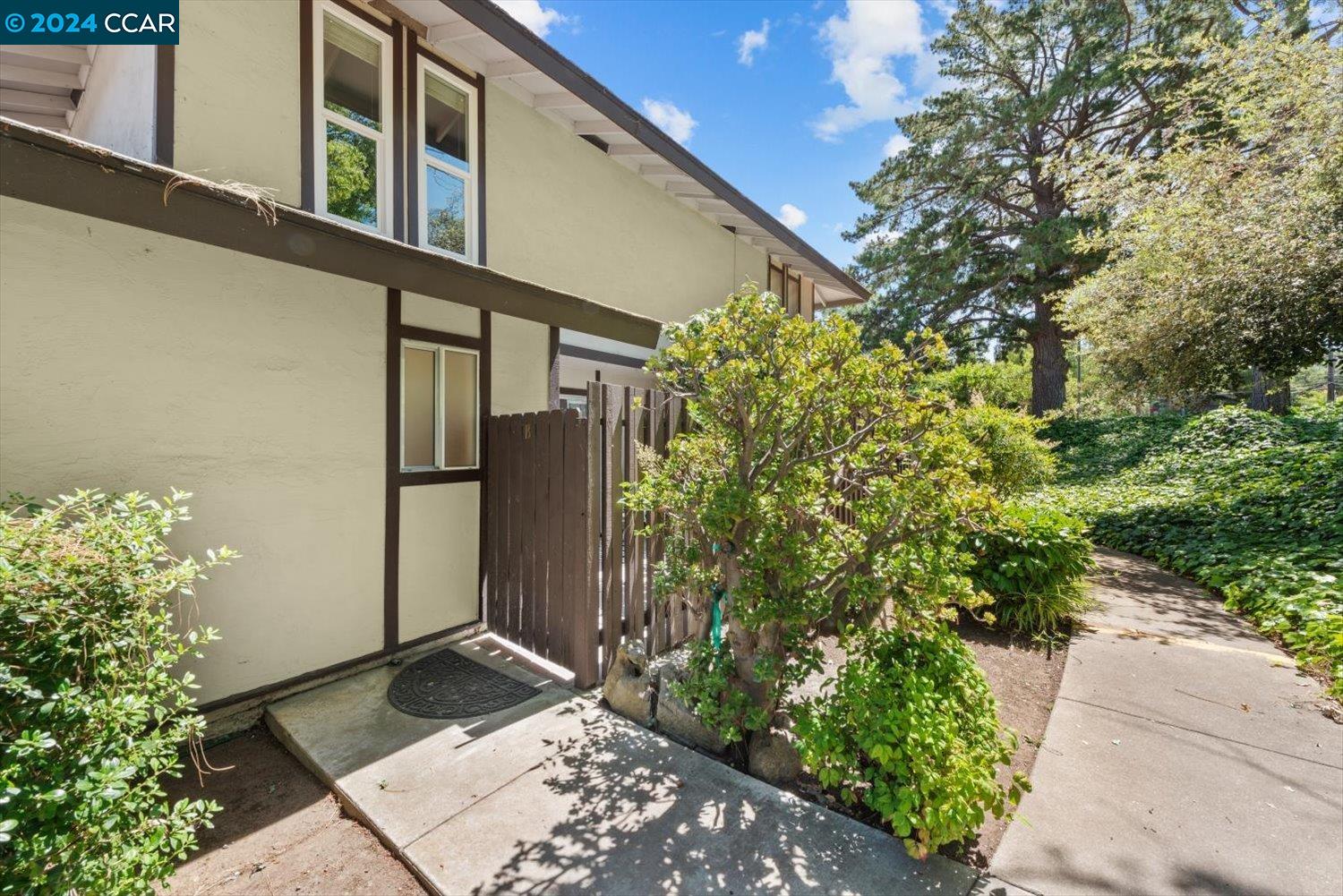 5458 Roundtree Dr # B