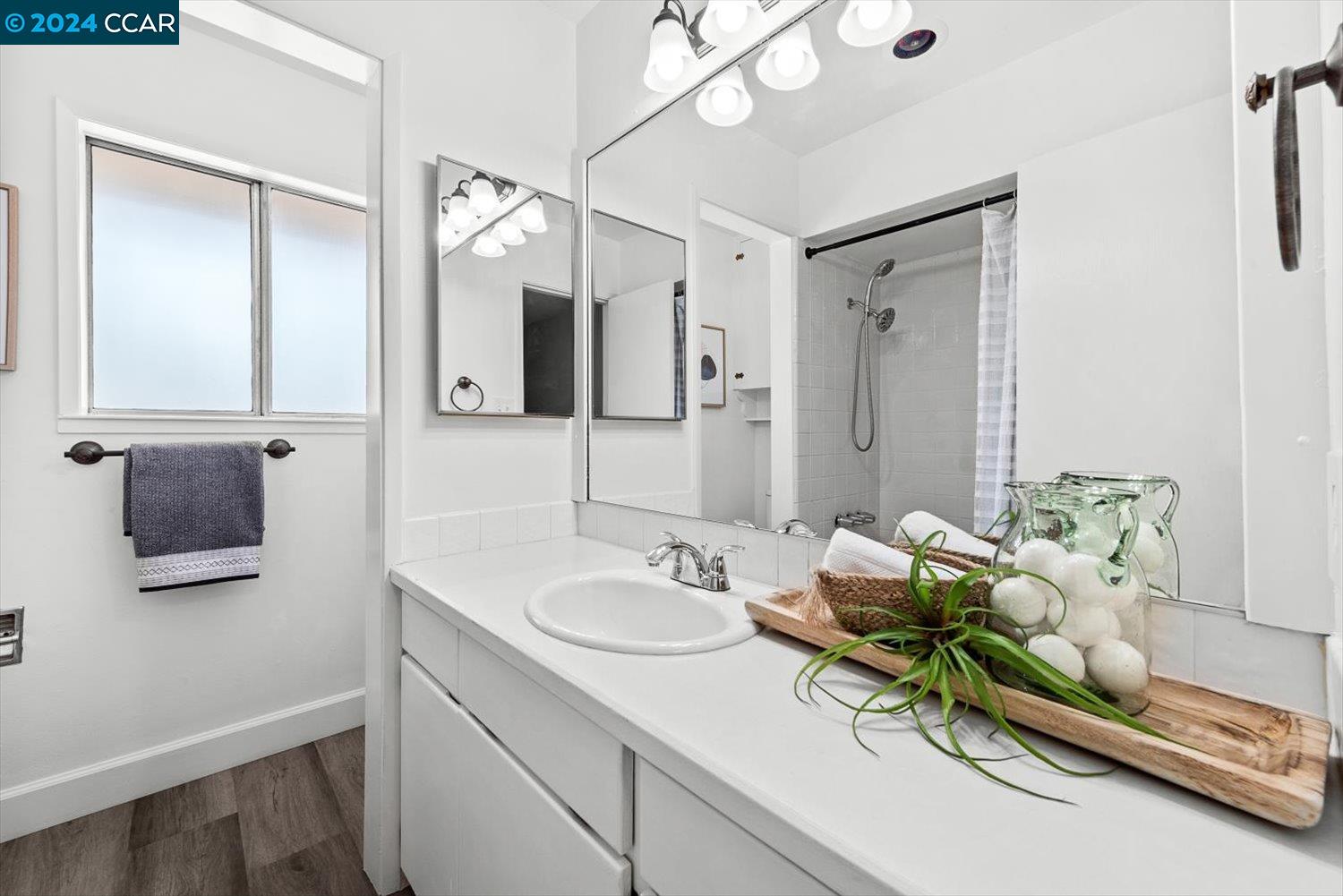 5458 Roundtree Dr # B