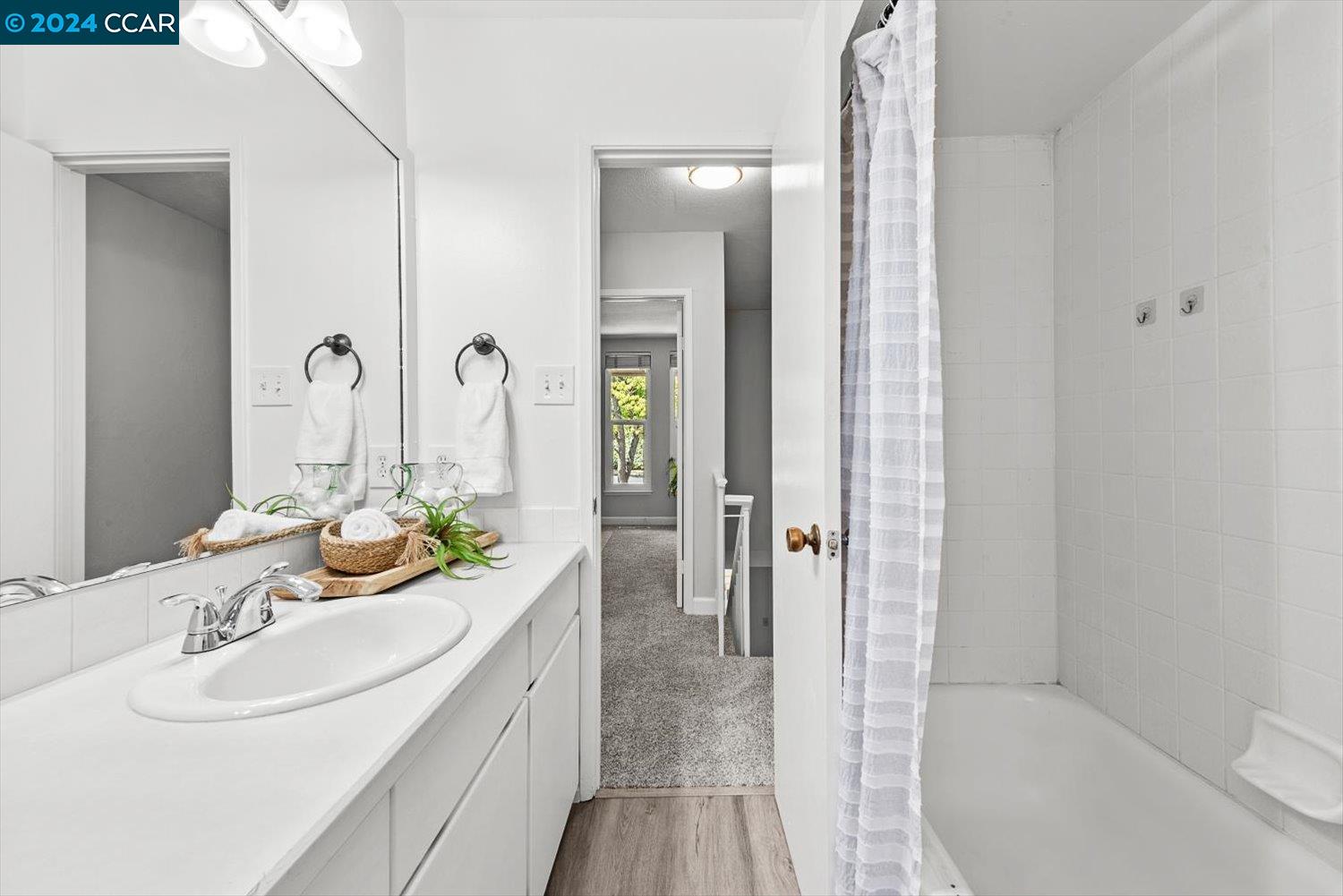 5458 Roundtree Dr # B