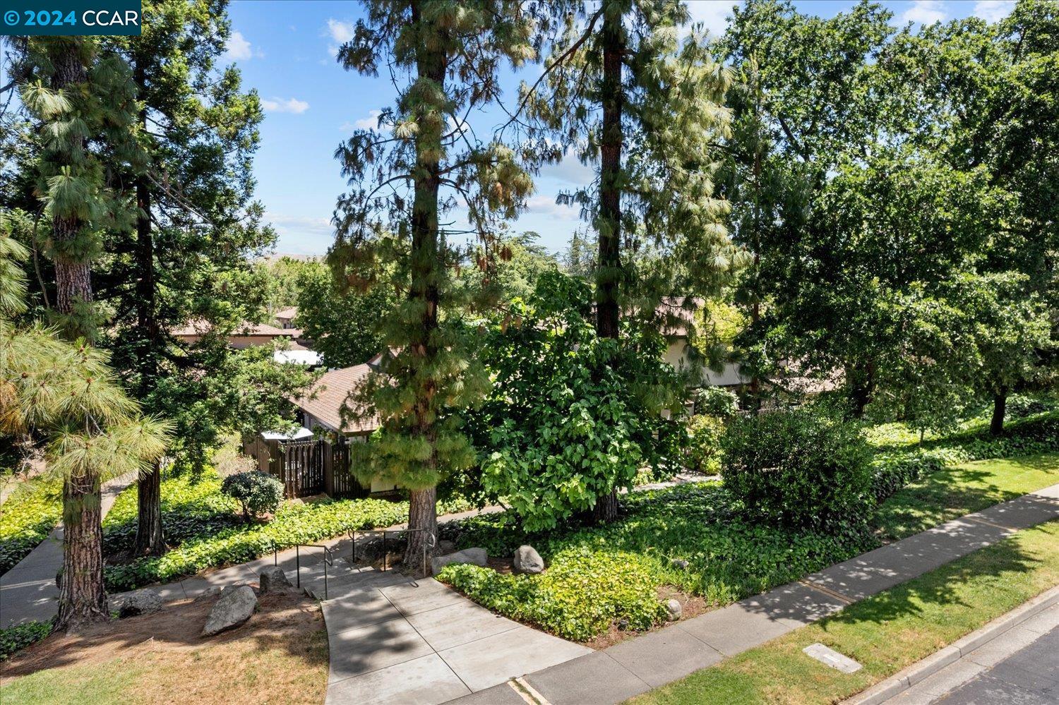 5458 Roundtree Dr # B