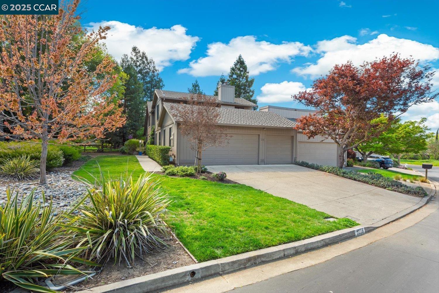 3118 Hambletonian Ln