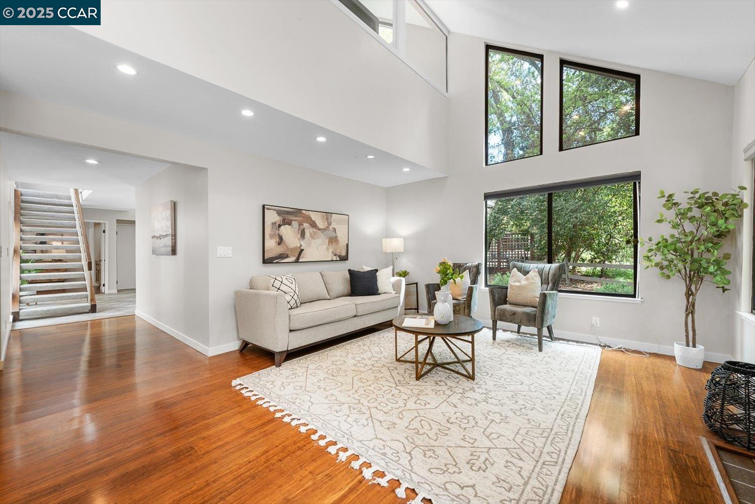 3118 Hambletonian Ln