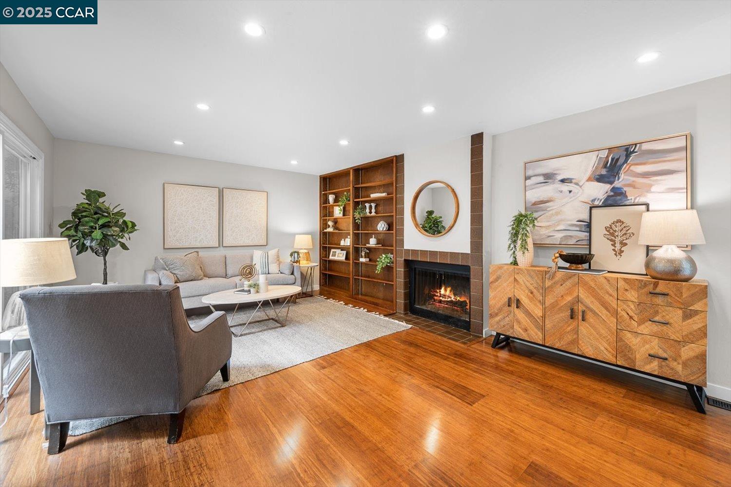 3118 Hambletonian Ln