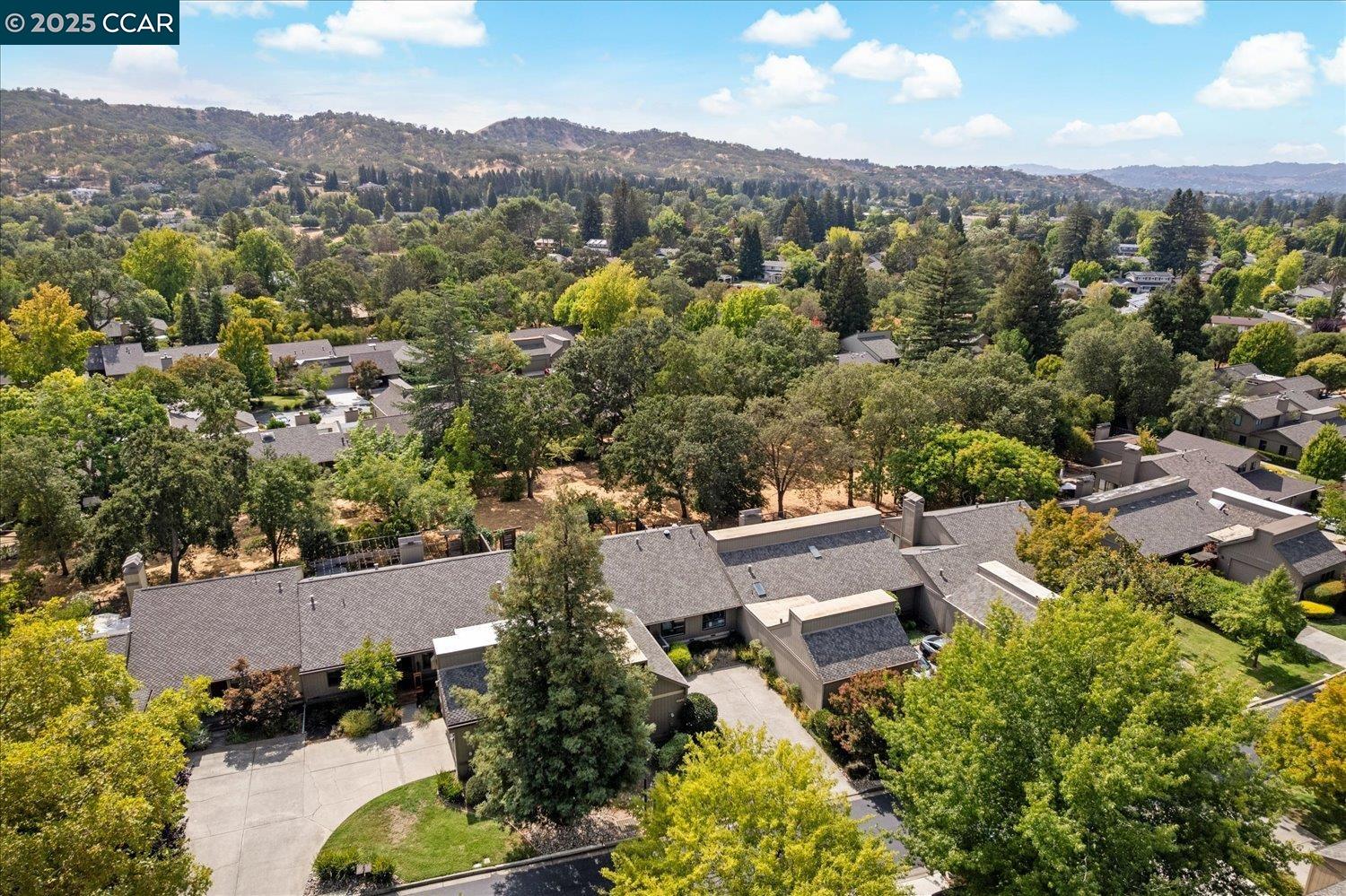 3158 Hambletonian Ln