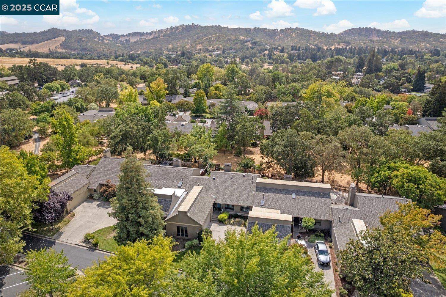 3158 Hambletonian Ln