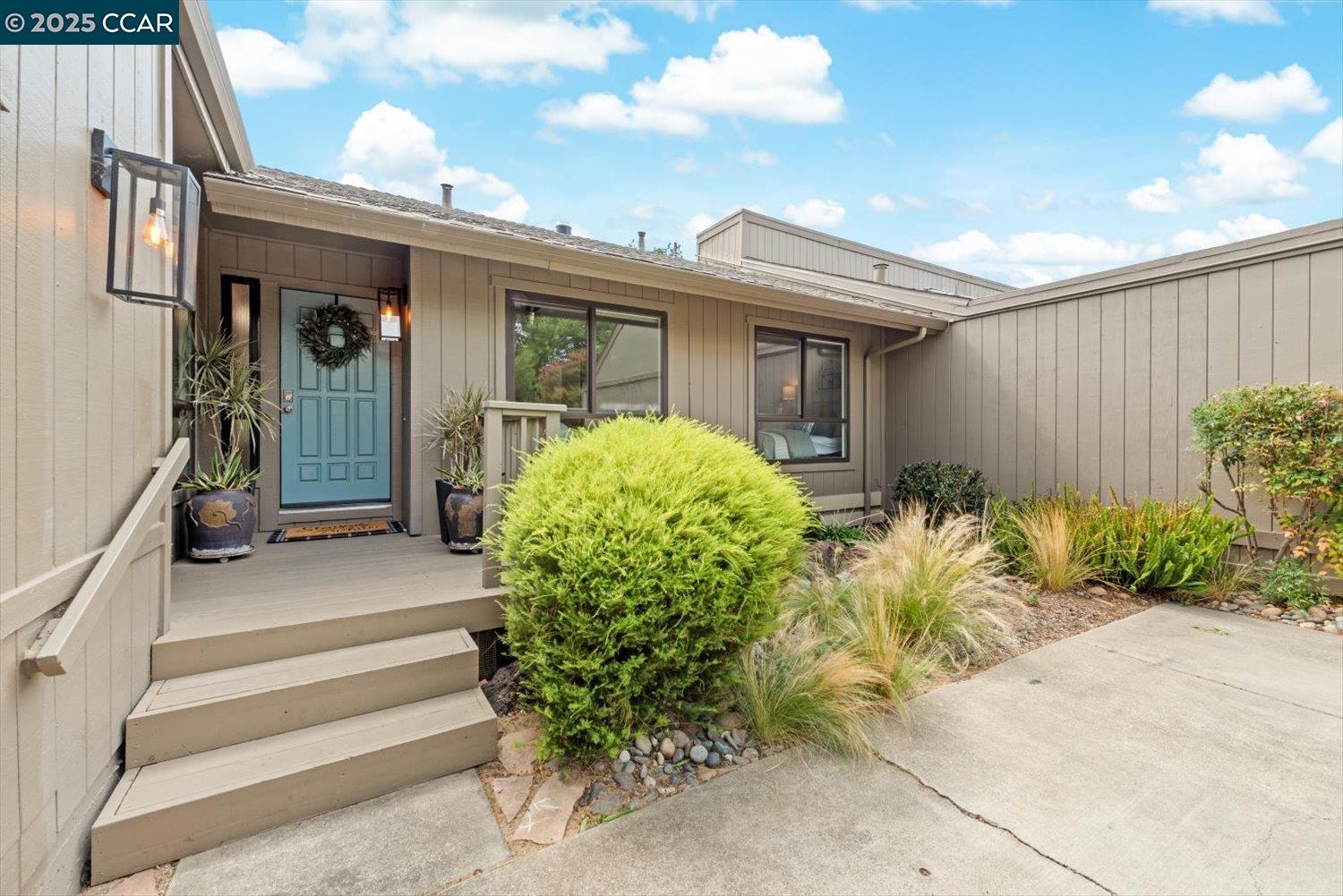 3158 Hambletonian Ln