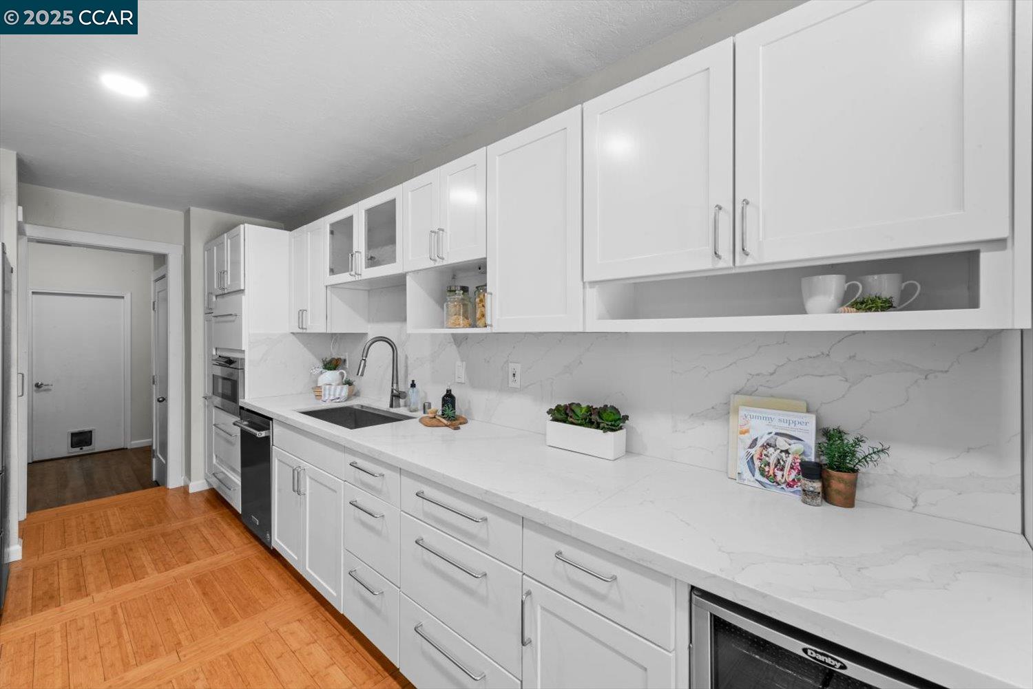 3158 Hambletonian Ln