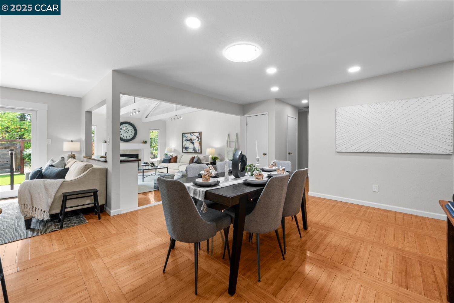 3158 Hambletonian Ln