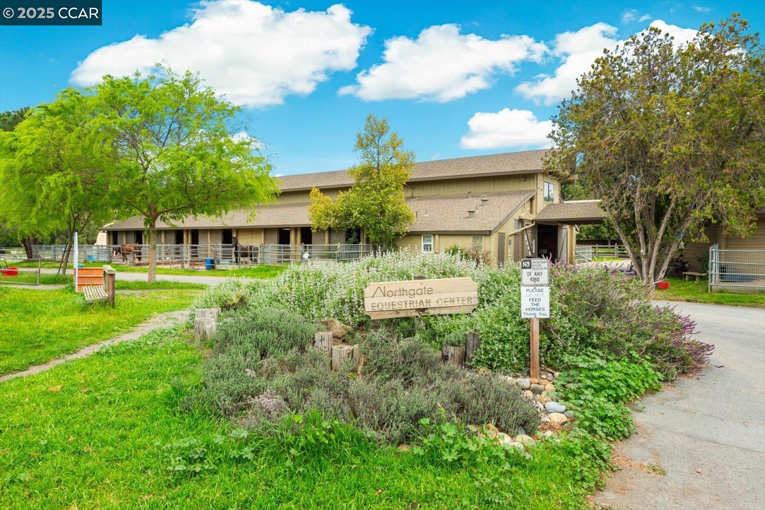 3158 Hambletonian Ln