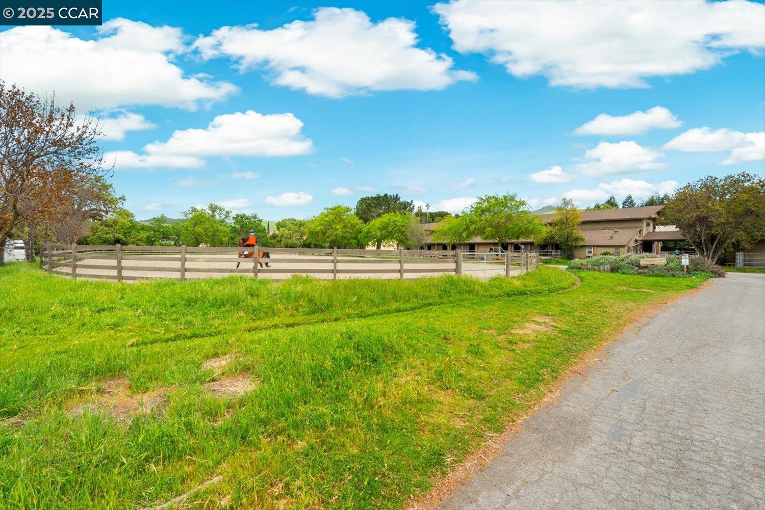 3158 Hambletonian Ln