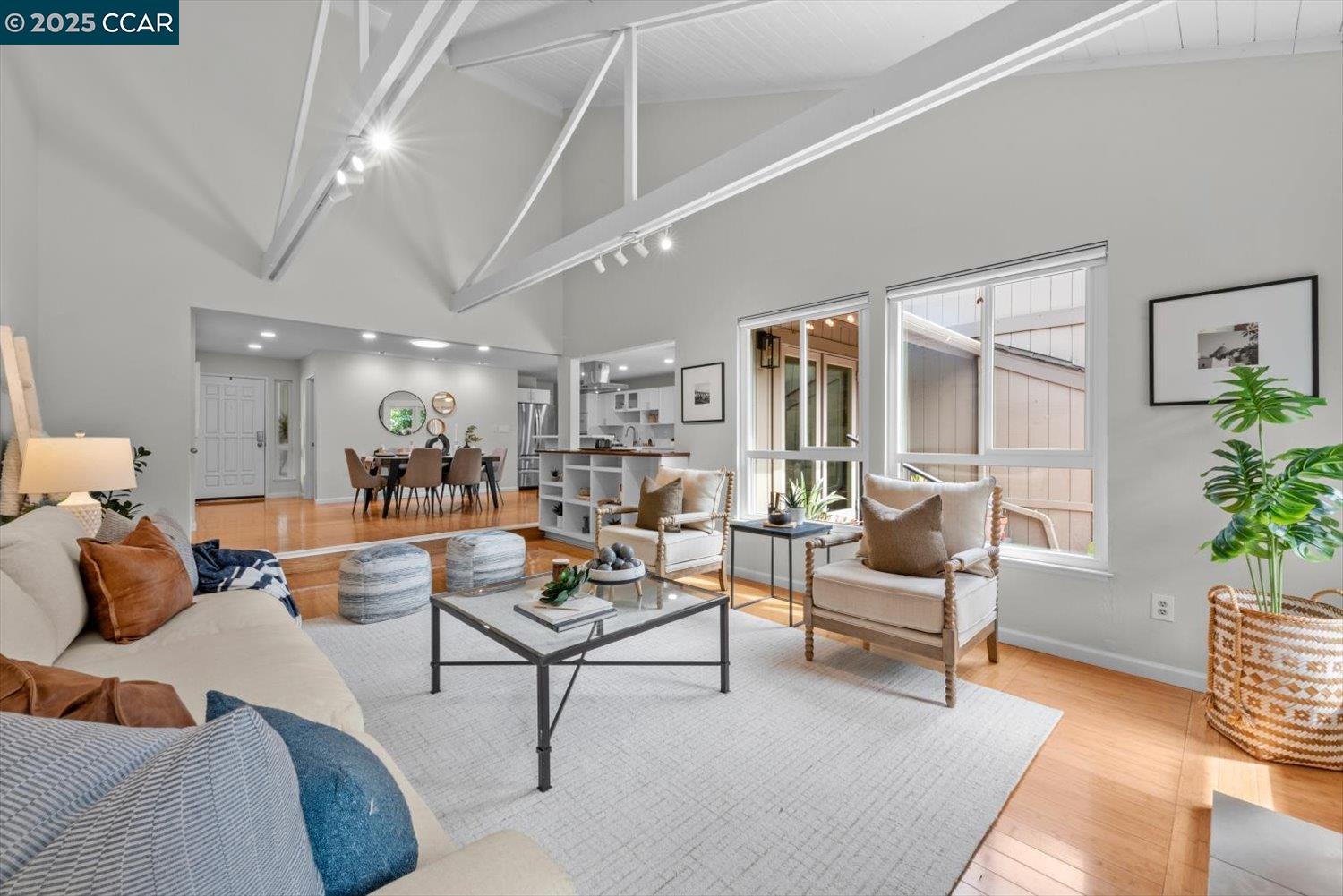 3158 Hambletonian Ln