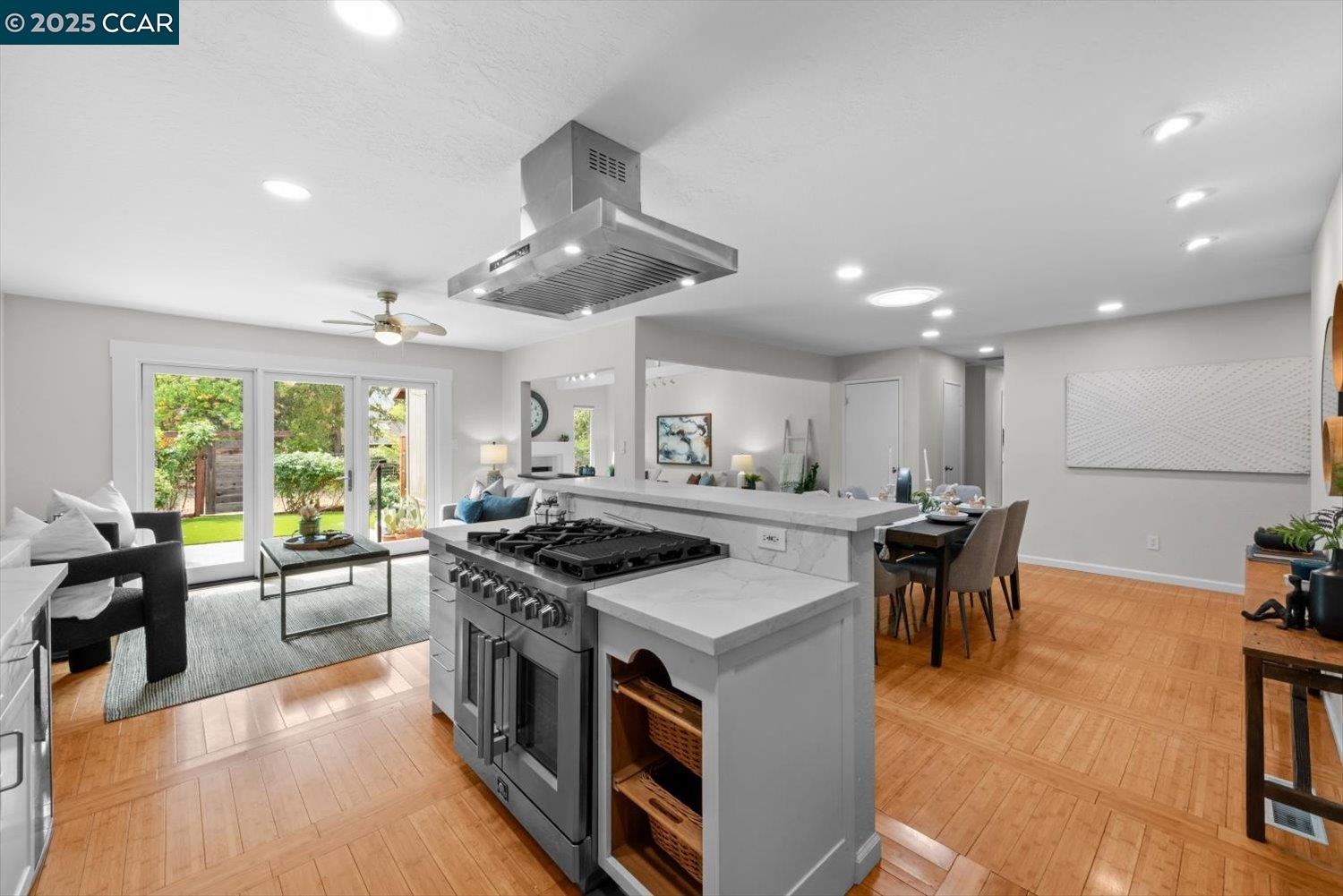 3158 Hambletonian Ln