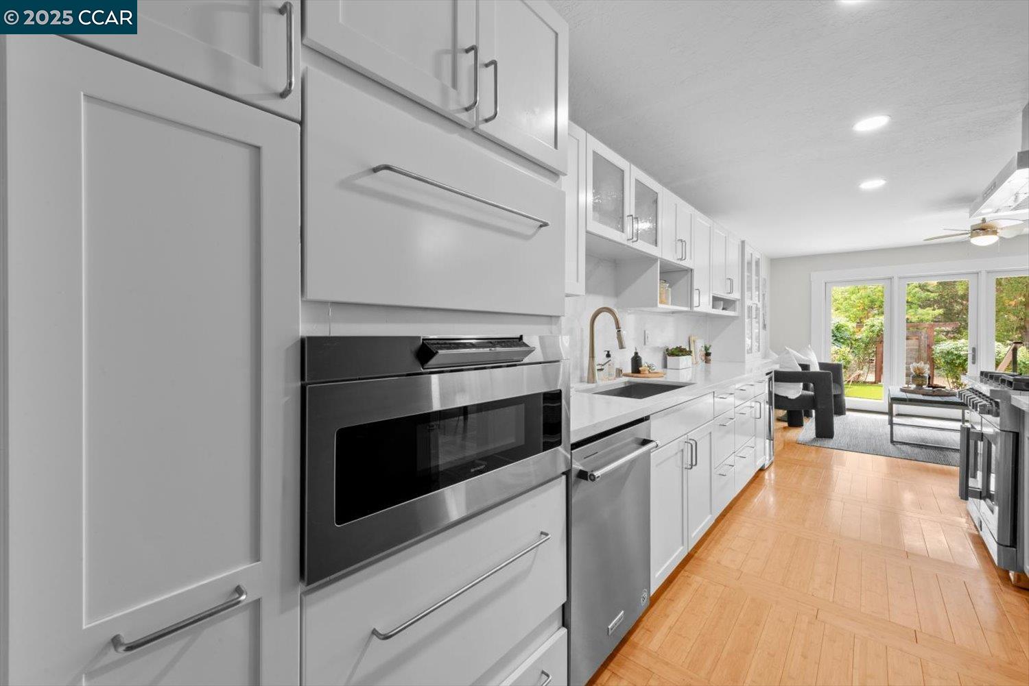 3158 Hambletonian Ln