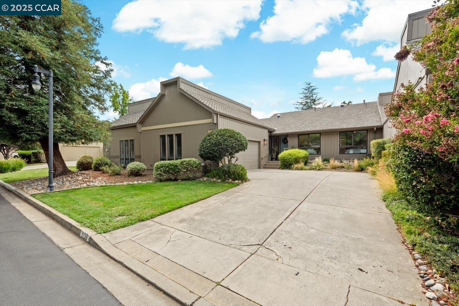 3158 Hambletonian Ln