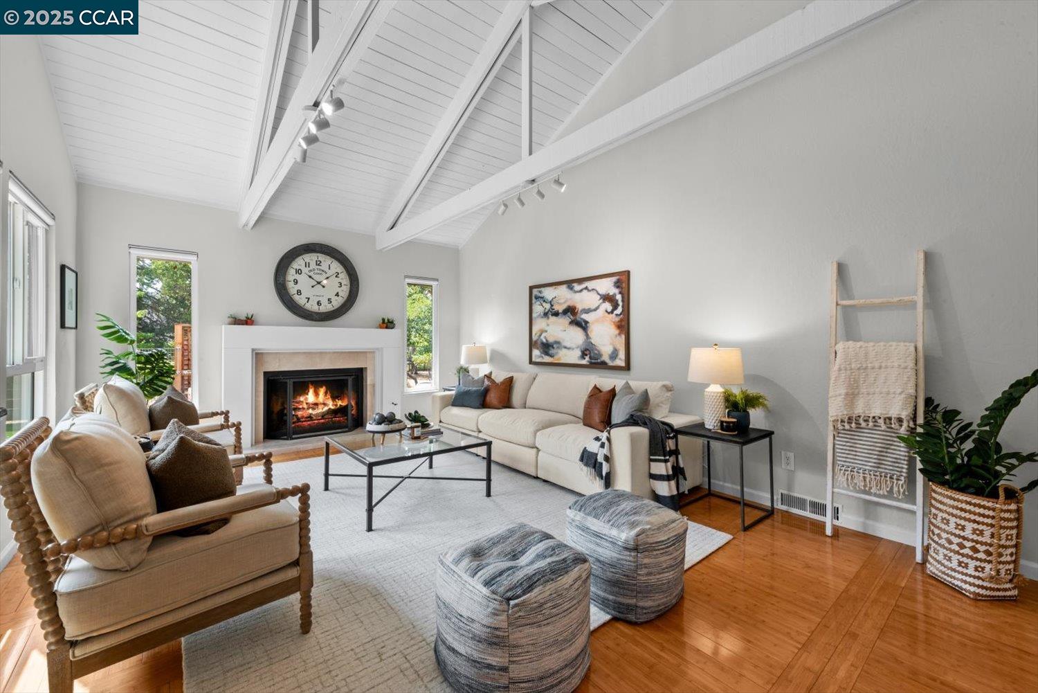 3158 Hambletonian Ln