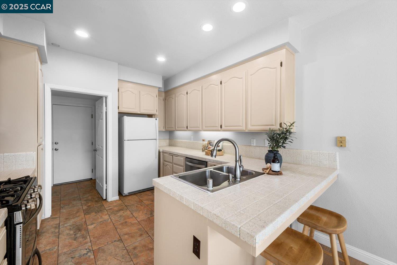 1280 Shell Cir