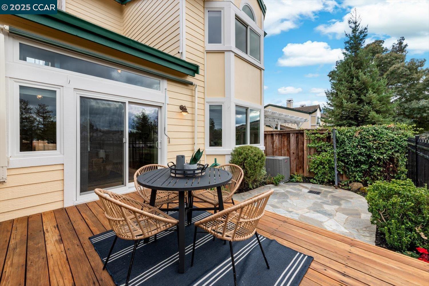 1280 Shell Cir