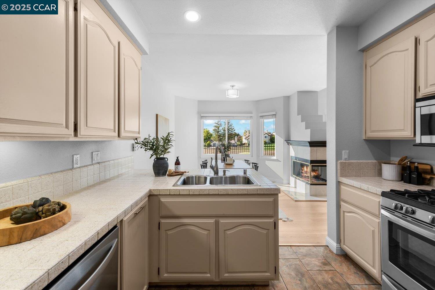 1280 Shell Cir