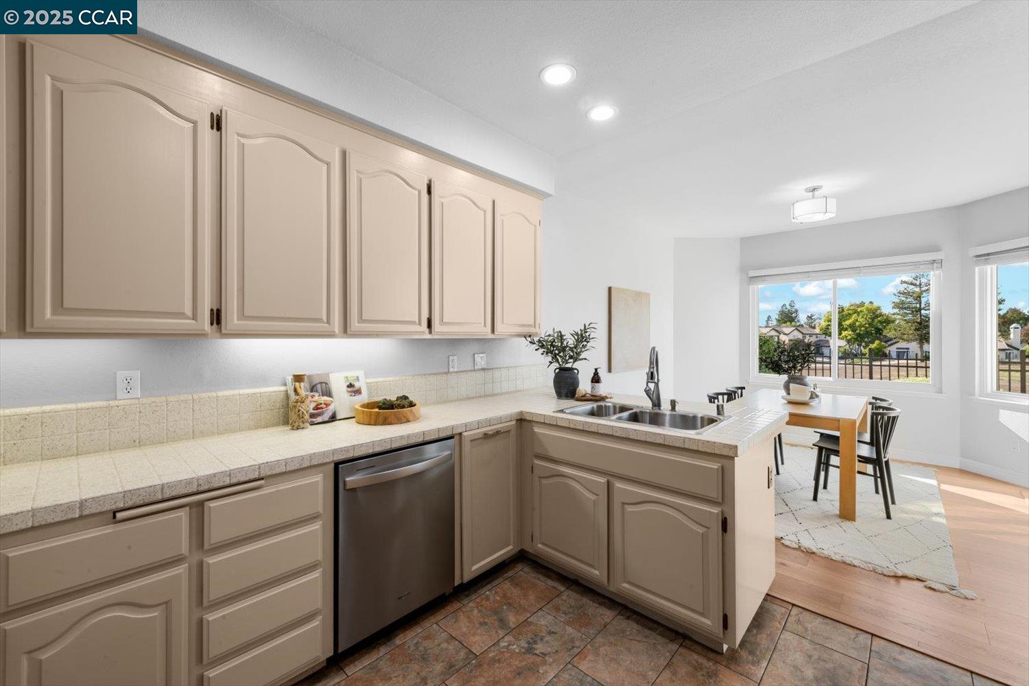 1280 Shell Cir