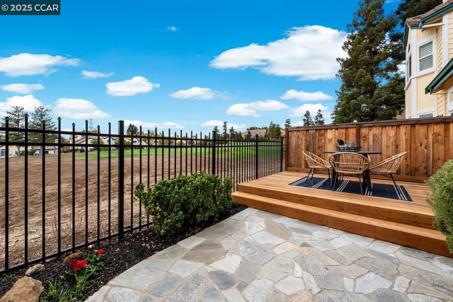 1280 Shell Cir