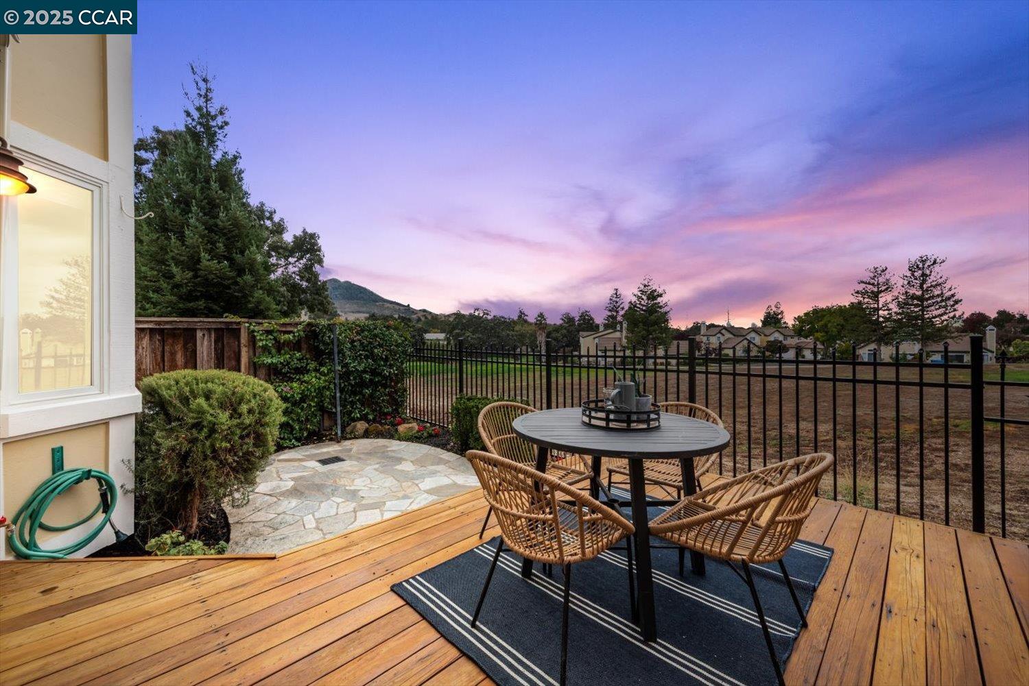 1280 Shell Cir
