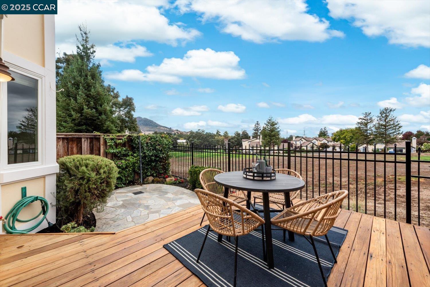 1280 Shell Cir