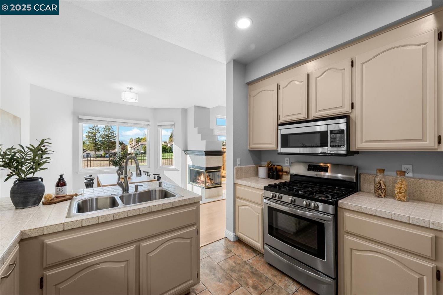 1280 Shell Cir