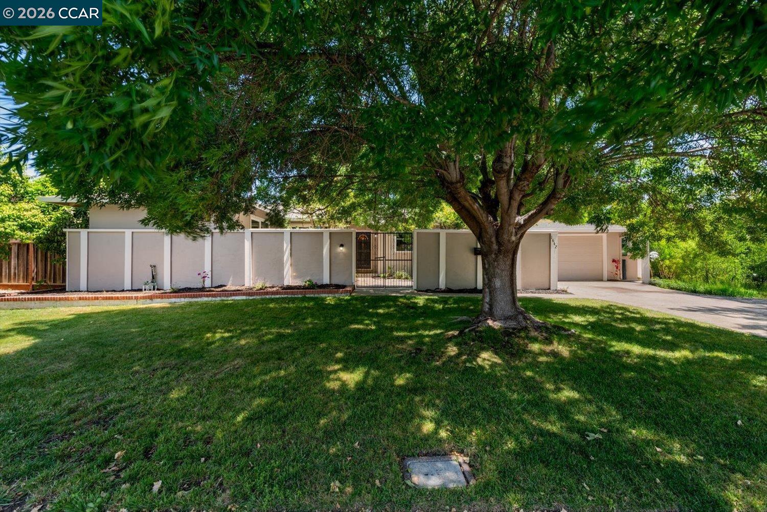 1642 Carriage Dr